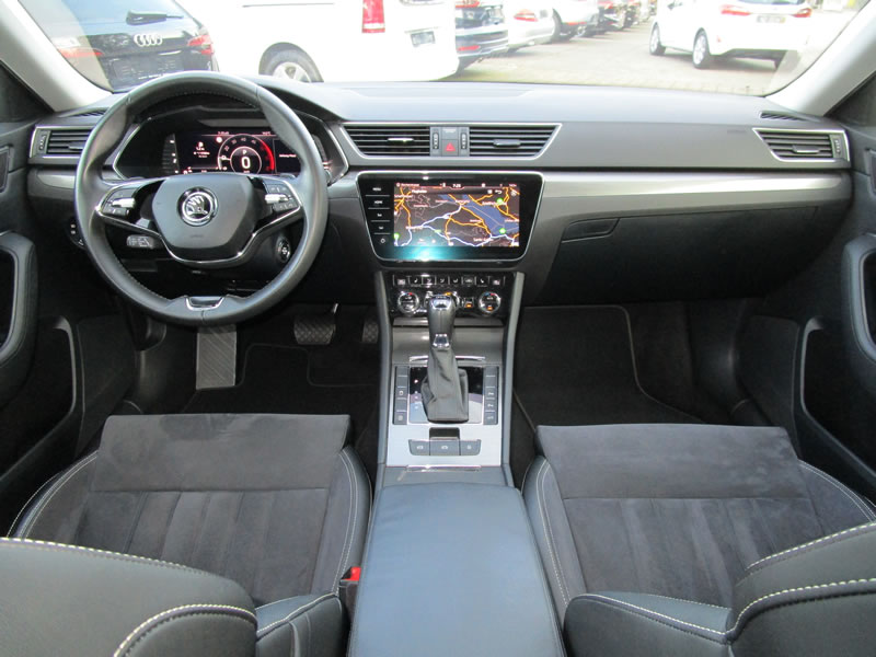 SKODA Superb Combi 2.0 TDi Style 4x4 DSG-image-2