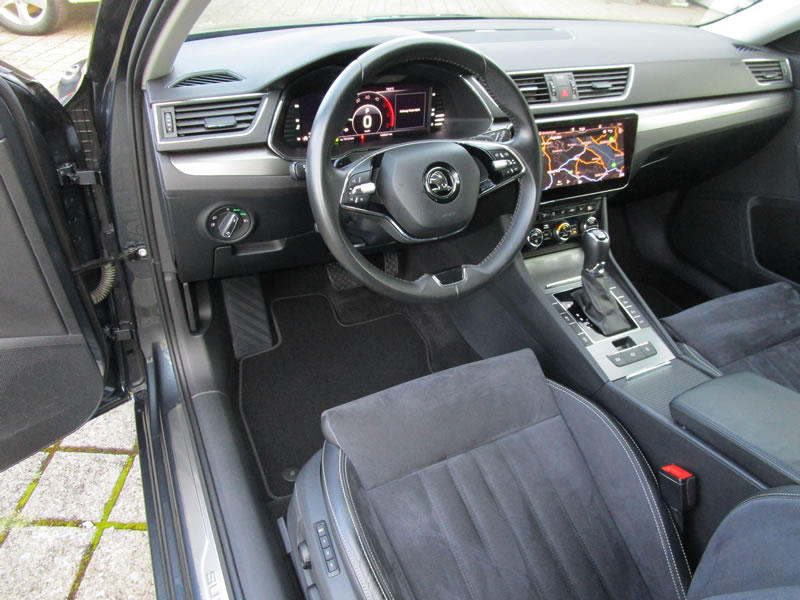 SKODA Superb Combi 2.0 TDi Style 4x4 DSG-image-15