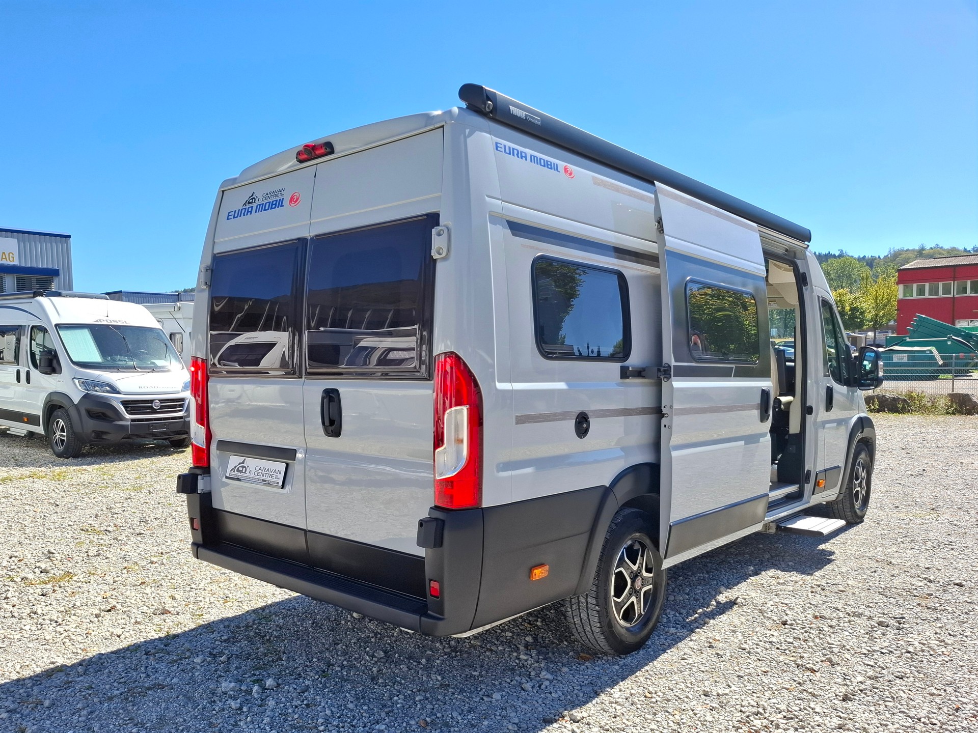 EURA MOBIL 635 EB - AUTOMAT mit 160PS! Längsbett, Solar, Lithium, Wechselrichter-image-3