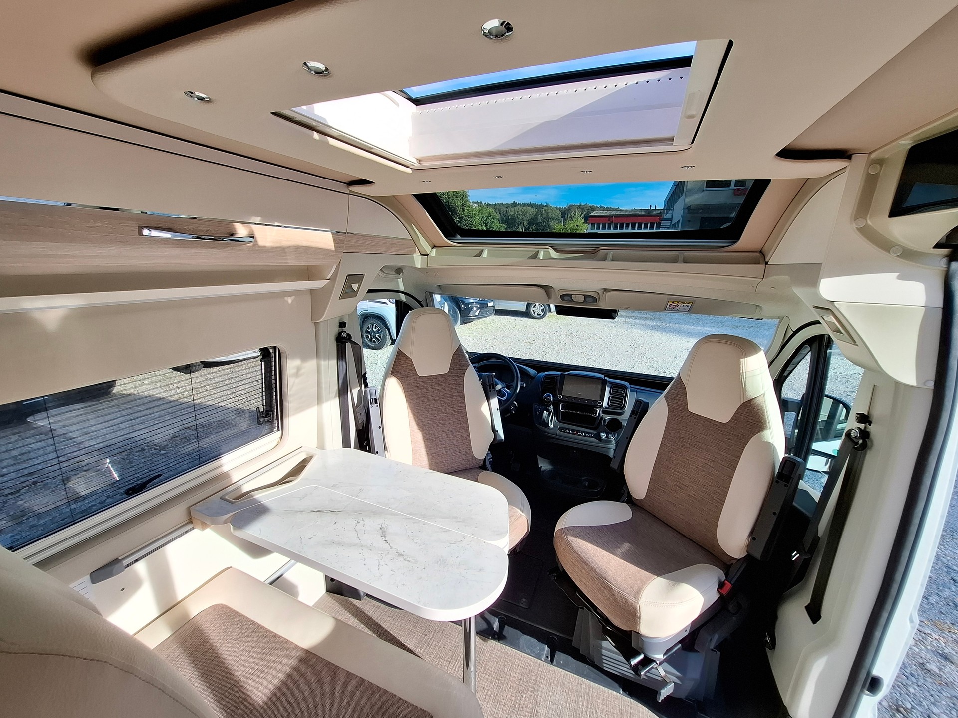 EURA MOBIL 635 EB - AUTOMAT mit 160PS! Längsbett, Solar, Lithium, Wechselrichter-image-8