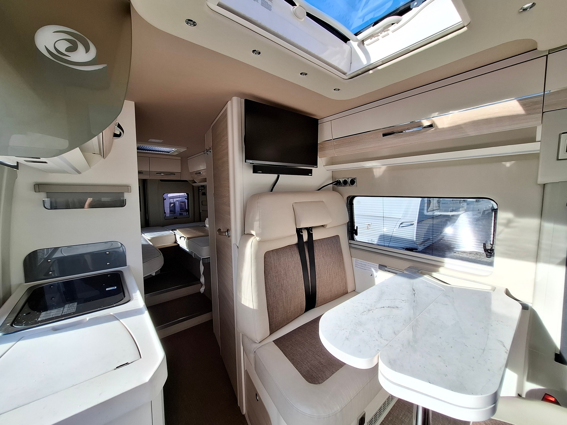 EURA MOBIL 635 EB - AUTOMAT mit 160PS! Längsbett, Solar, Lithium, Wechselrichter-image-9