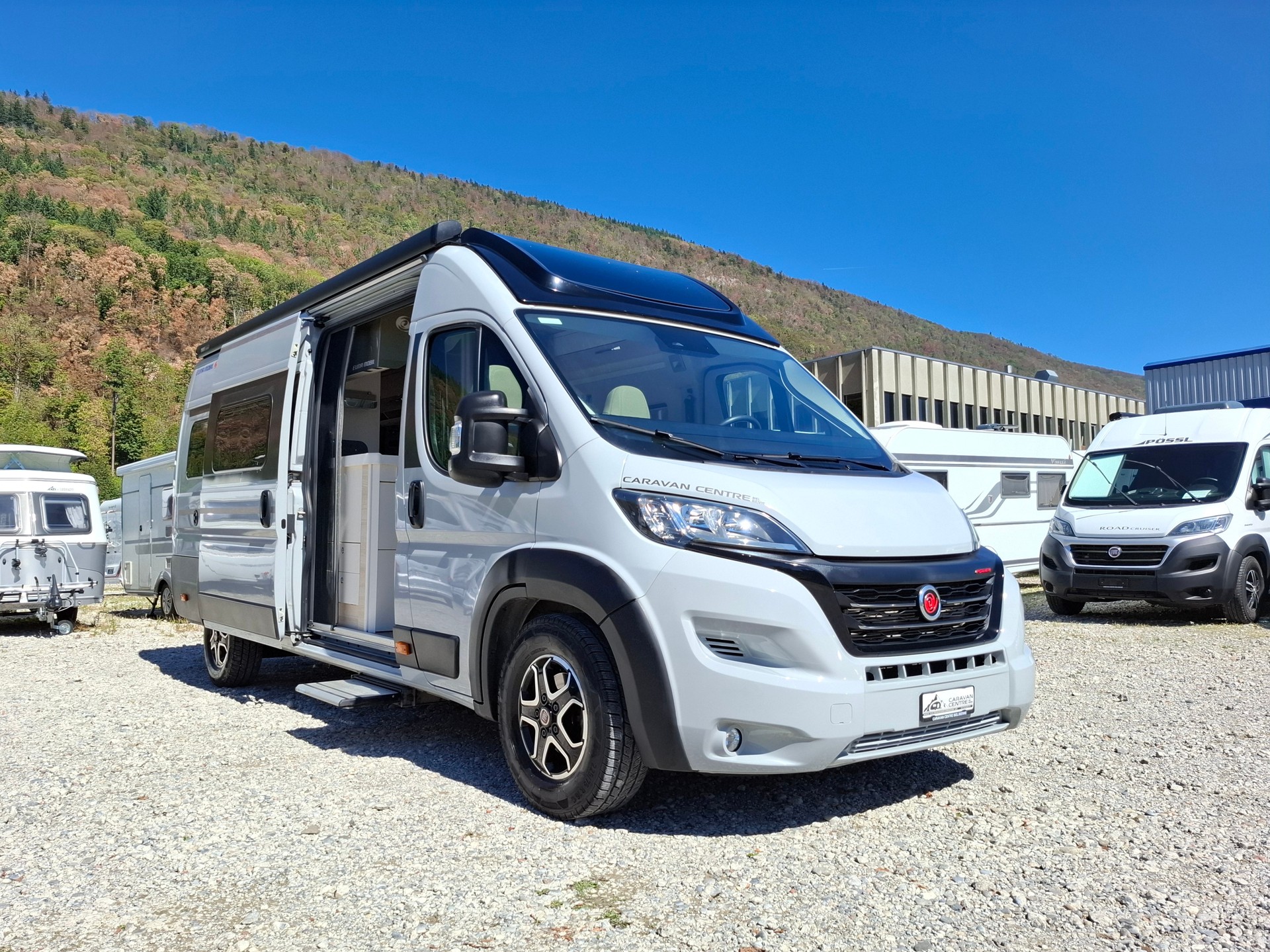 EURA MOBIL 635 EB - AUTOMAT mit 160PS! Längsbett, Solar, Lithium, Wechselrichter-image-0