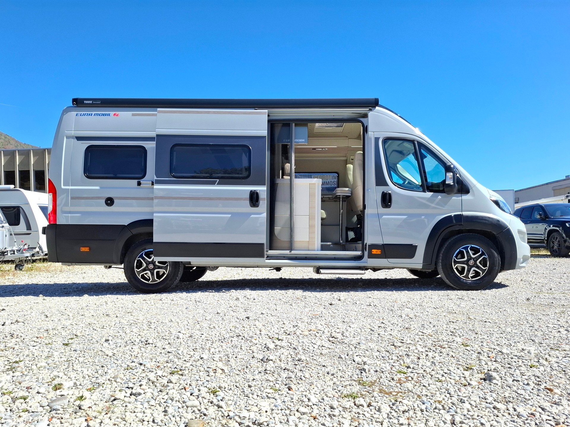 EURA MOBIL 635 EB - AUTOMAT mit 160PS! Längsbett, Solar, Lithium, Wechselrichter-image-2