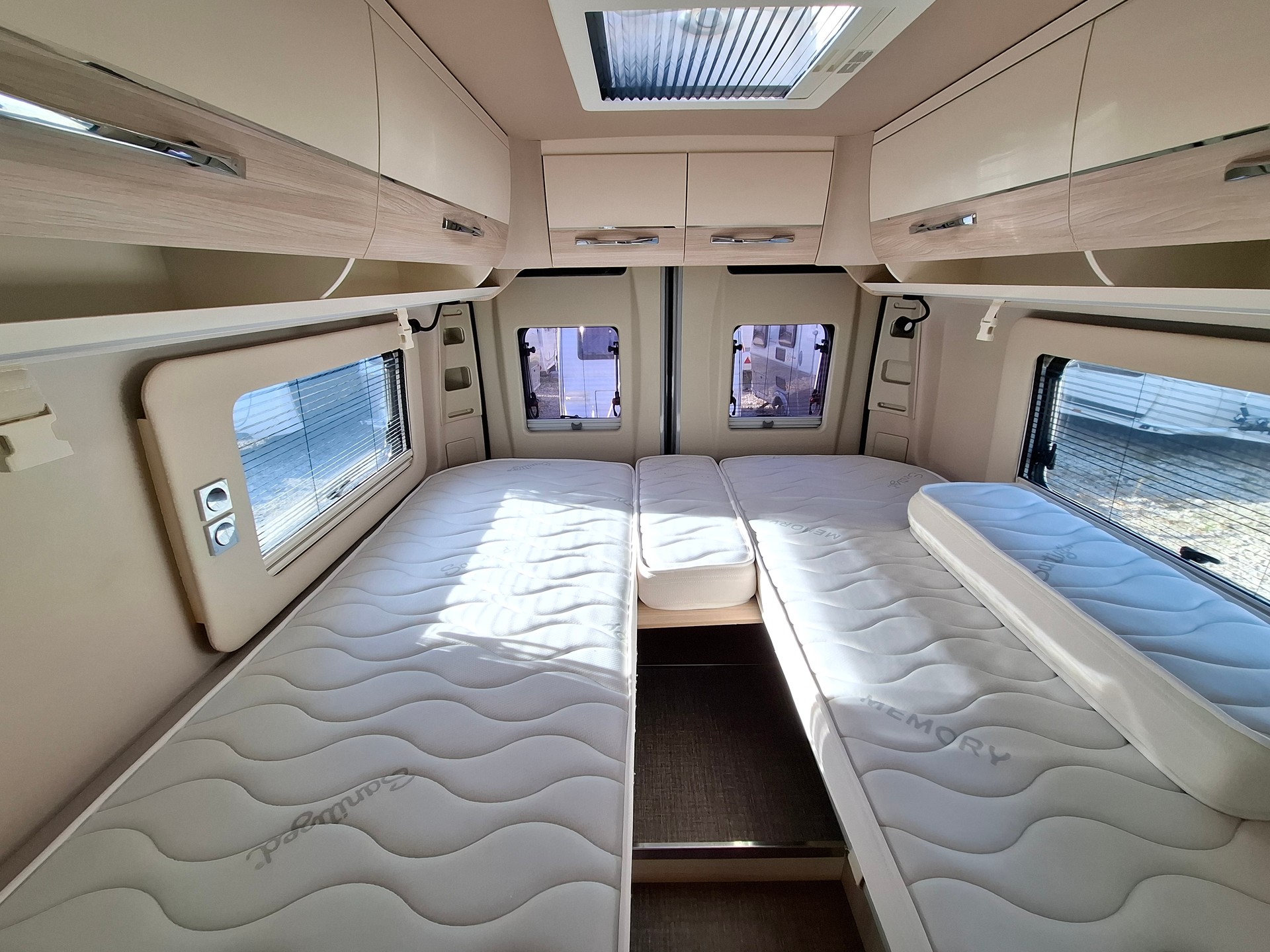 EURA MOBIL 635 EB - AUTOMAT mit 160PS! Längsbett, Solar, Lithium, Wechselrichter-image-11