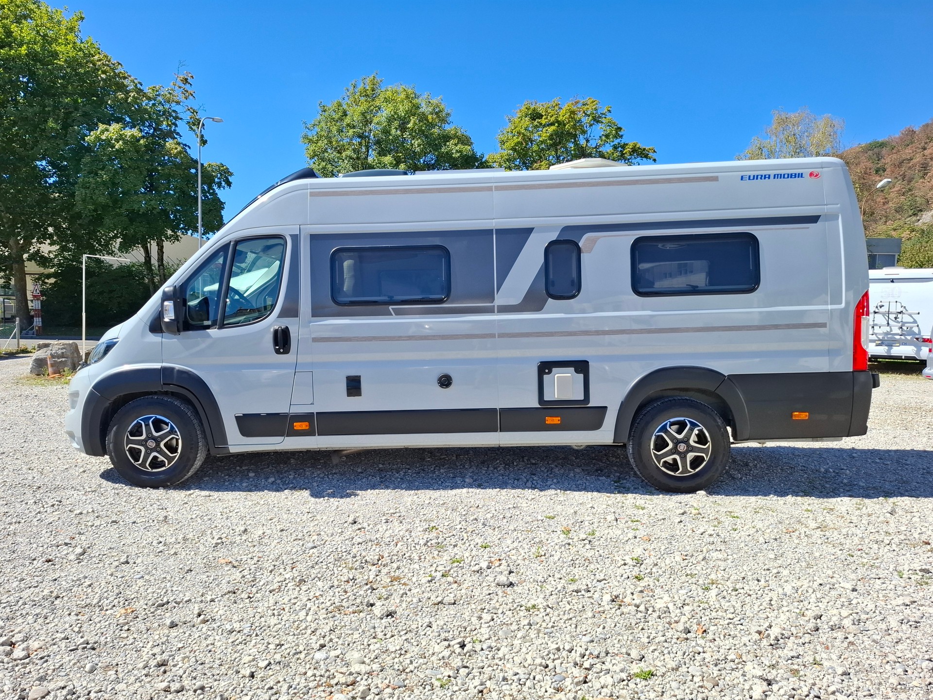 EURA MOBIL 635 EB - AUTOMAT mit 160PS! Längsbett, Solar, Lithium, Wechselrichter-image-6