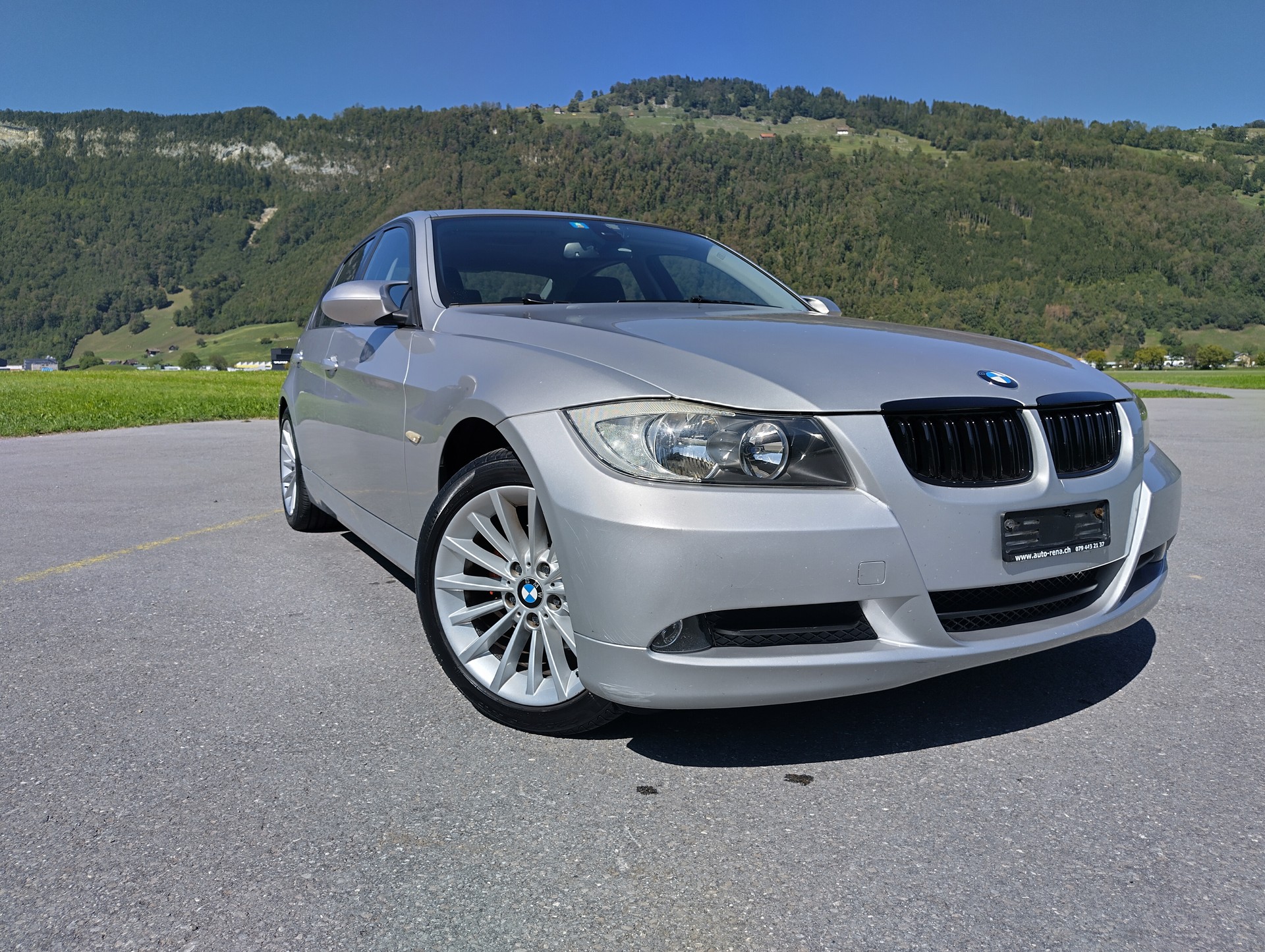 BMW 318i-image-0