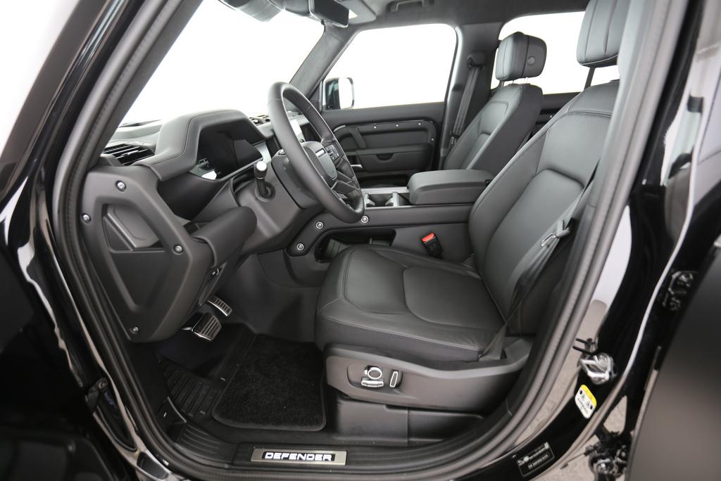 LAND ROVER Defender 130 3.0 D I6 300 X-image-5
