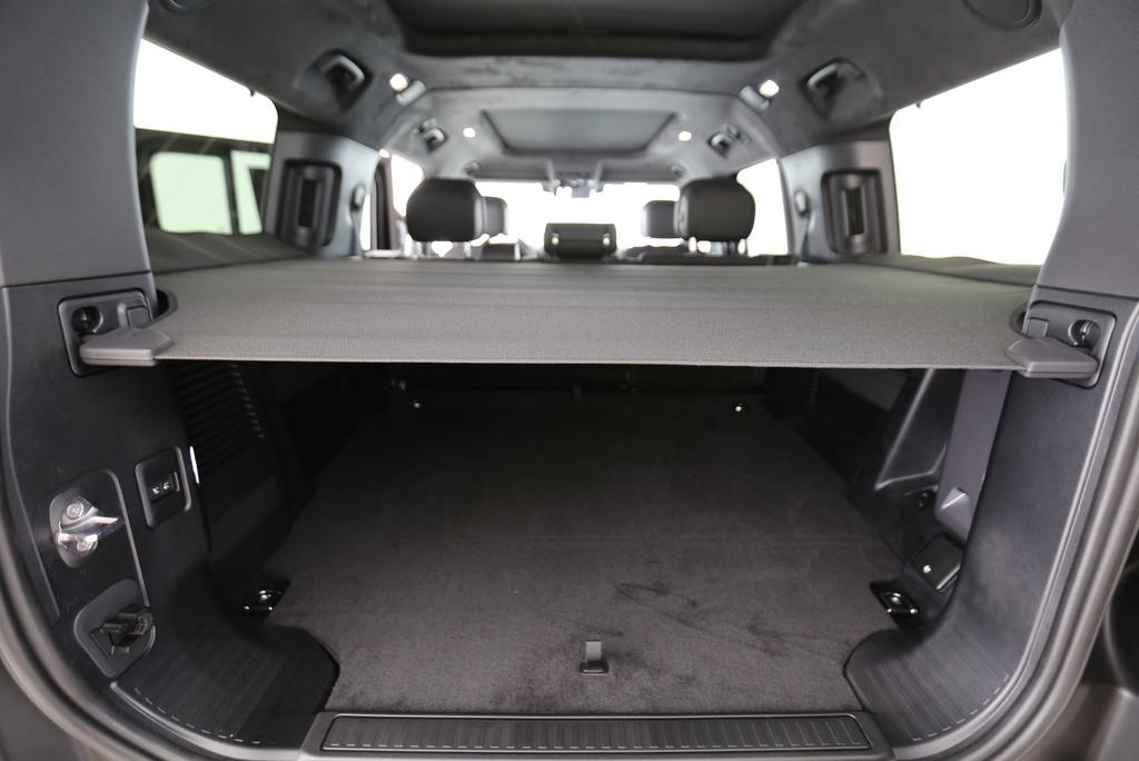 LAND ROVER Defender 130 3.0 D I6 300 X-image-8