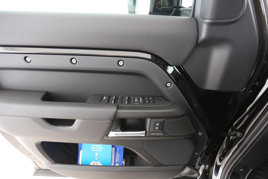 LAND ROVER Defender 130 3.0 D I6 300 X-image-7