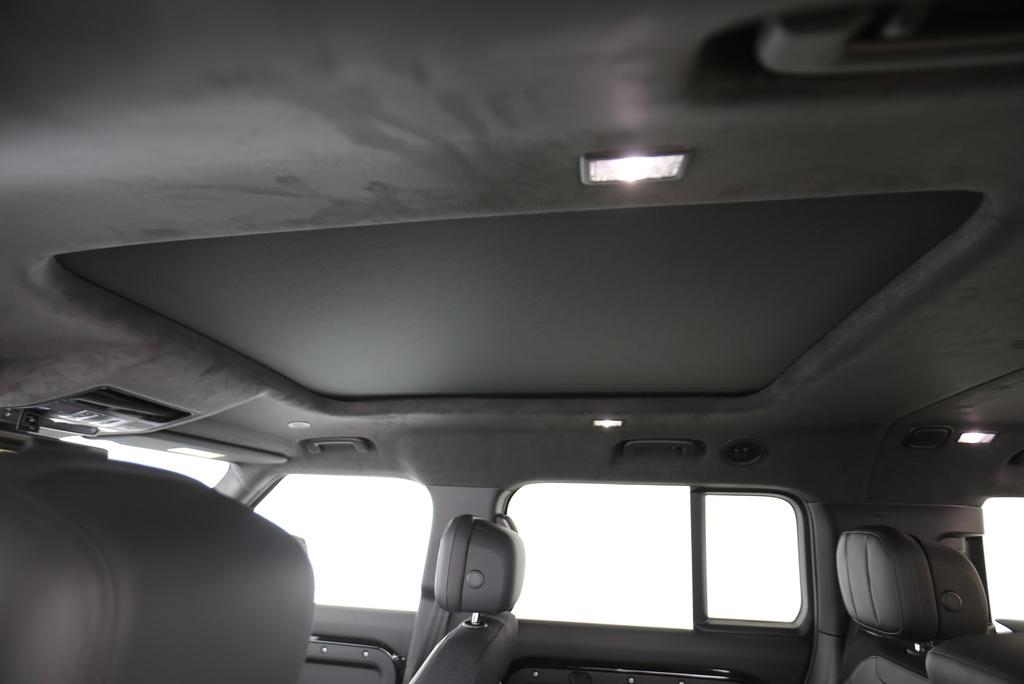 LAND ROVER Defender 130 3.0 D I6 300 X-image-9