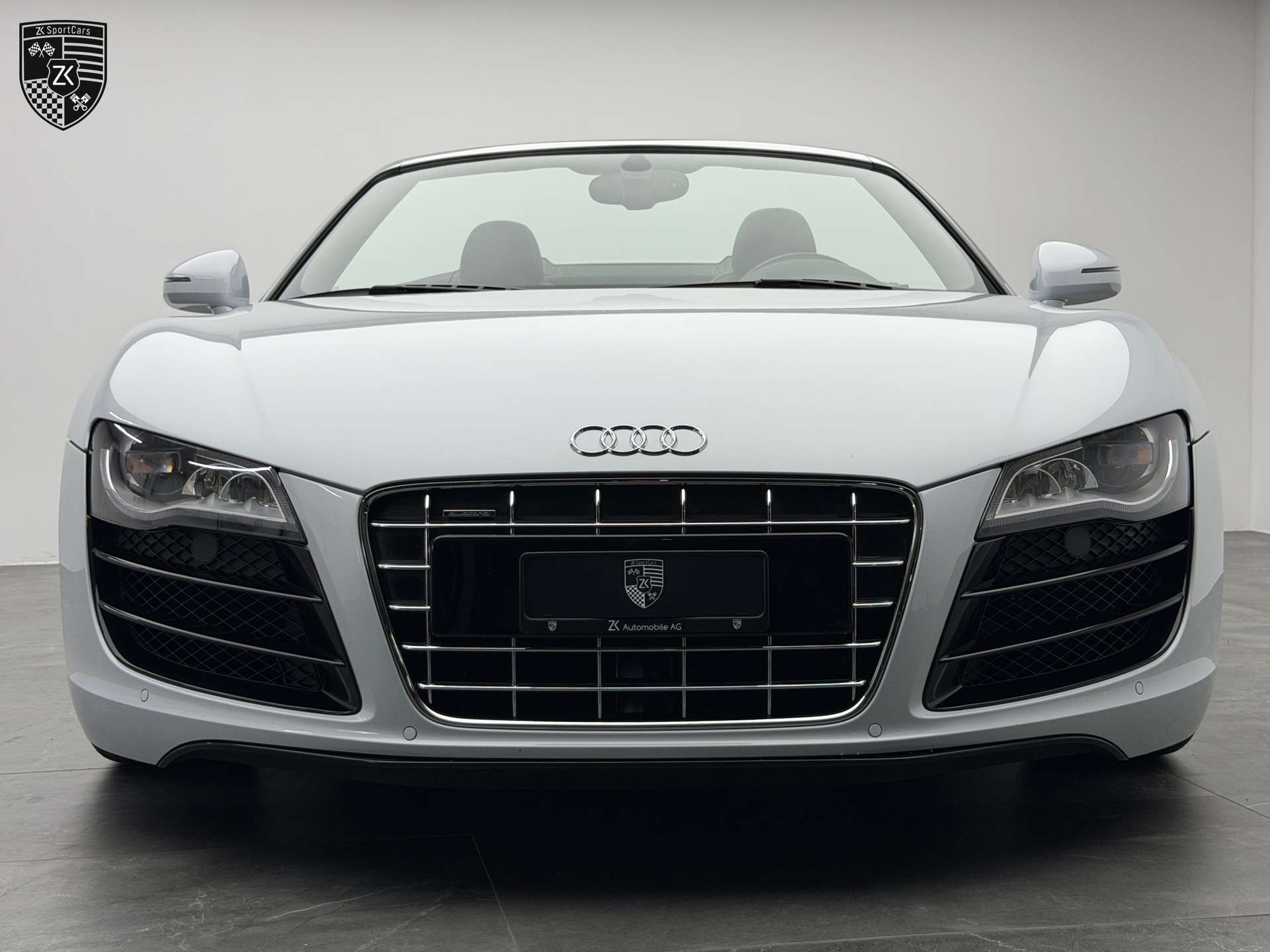 AUDI R8 Spyder 5.2 V10 Suzuka Gray Metallic R-Tronic-image-3