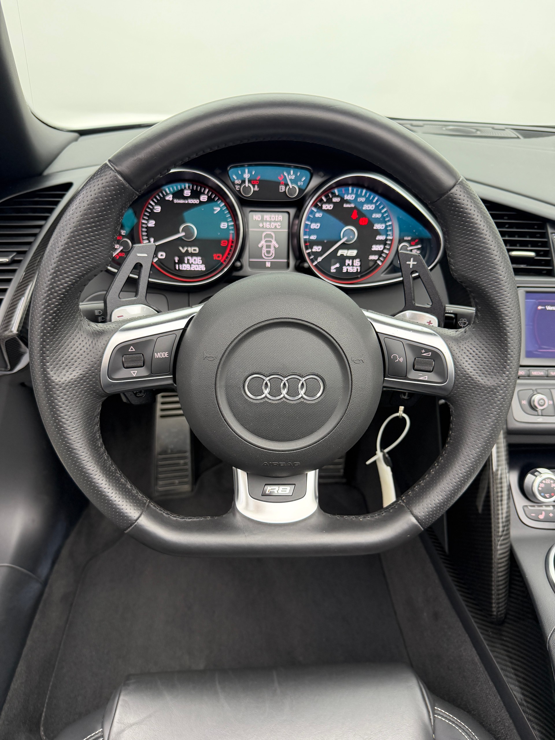AUDI R8 Spyder 5.2 V10 Suzuka Gray Metallic R-Tronic-image-12