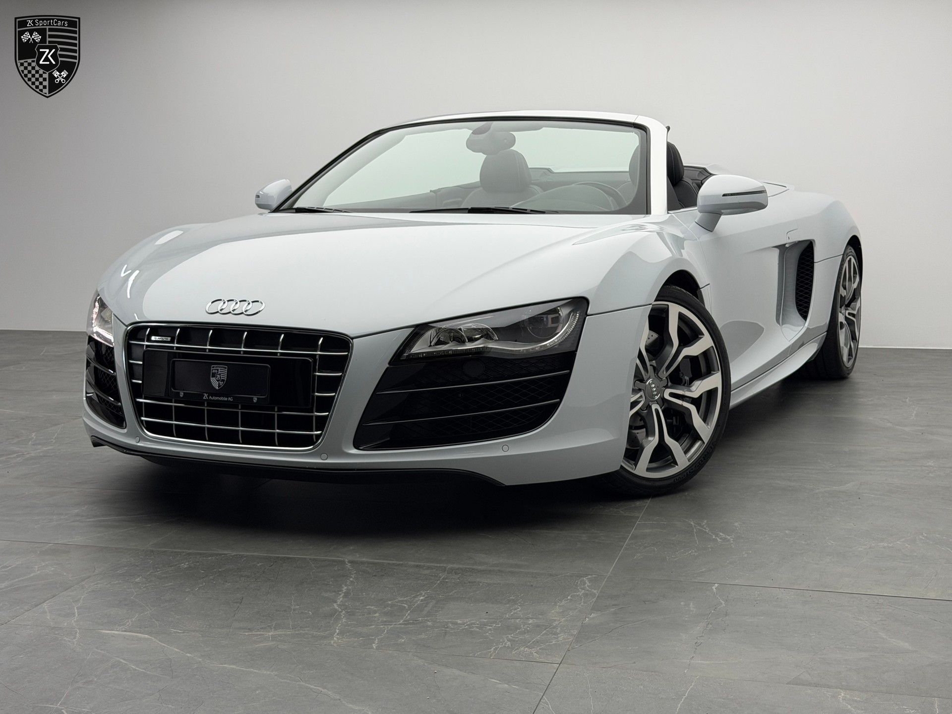 AUDI R8 Spyder 5.2 V10 Suzuka Gray Metallic R-Tronic-image-0