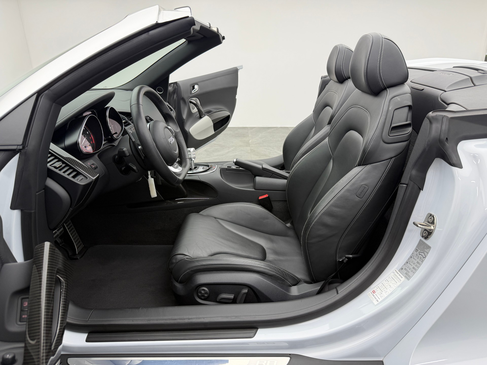 AUDI R8 Spyder 5.2 V10 Suzuka Gray Metallic R-Tronic-image-5