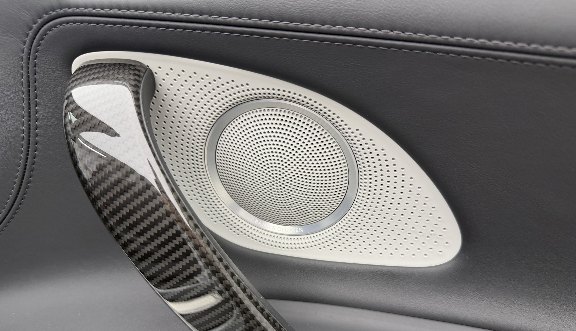AUDI R8 Spyder 5.2 V10 Suzuka Gray Metallic R-Tronic-image-15