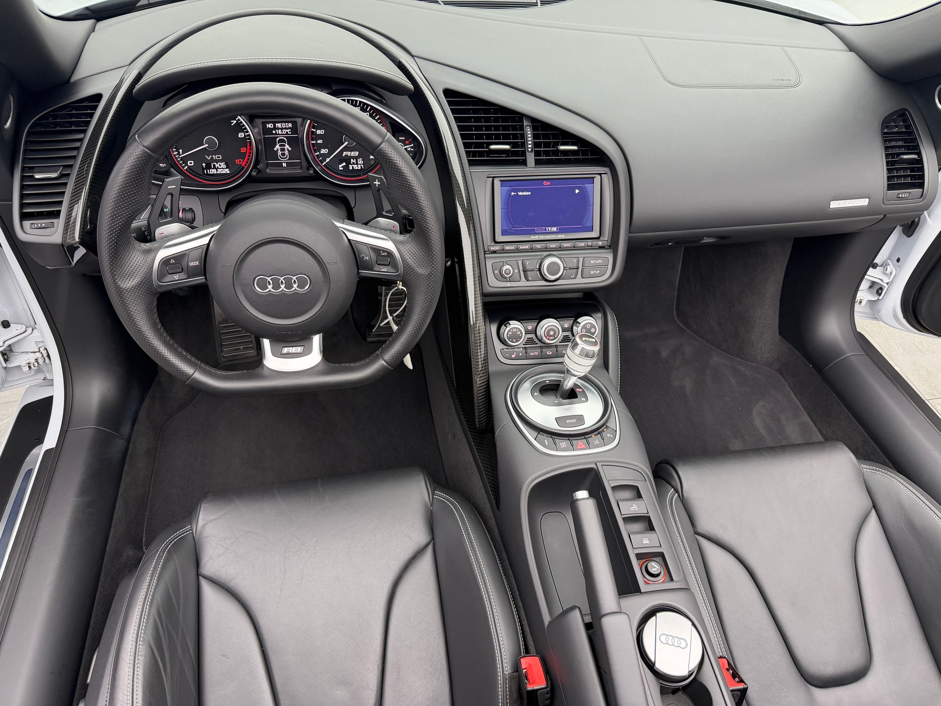 AUDI R8 Spyder 5.2 V10 Suzuka Gray Metallic R-Tronic-image-10