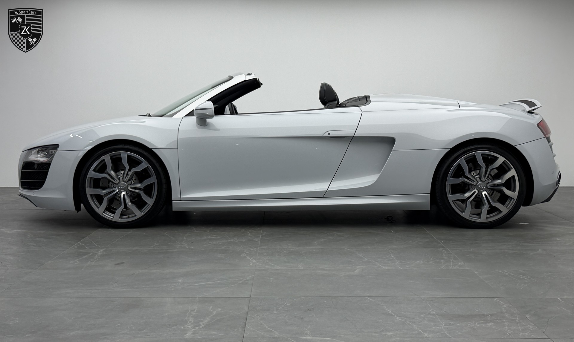 AUDI R8 Spyder 5.2 V10 Suzuka Gray Metallic R-Tronic-image-2