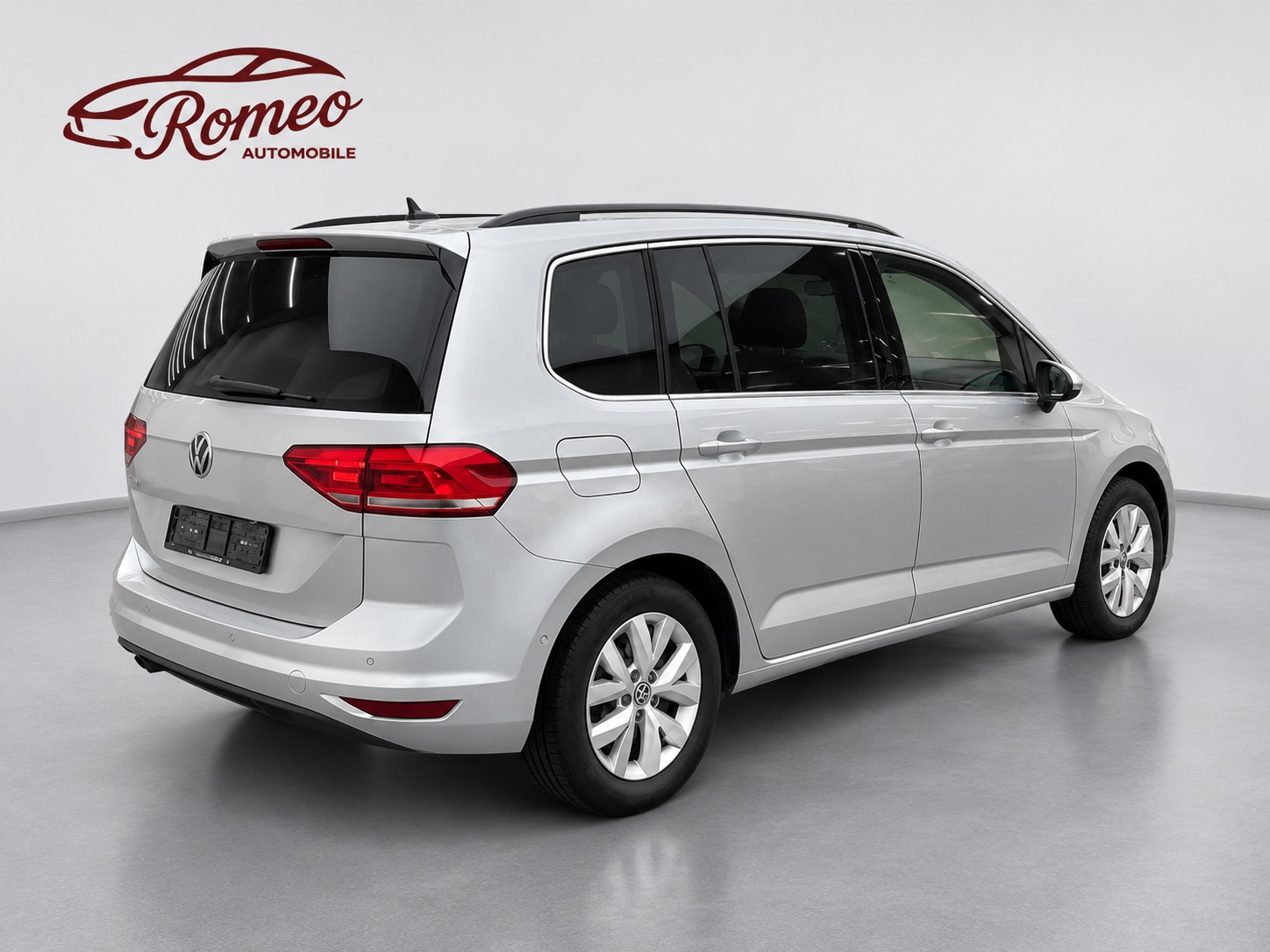 VW Touran 2.0 TDI BlueMotion Technology Comfortline DSG ** Frisch ab MFK & Service ** ACC ** Navi ** Sitzheizung **-image-1