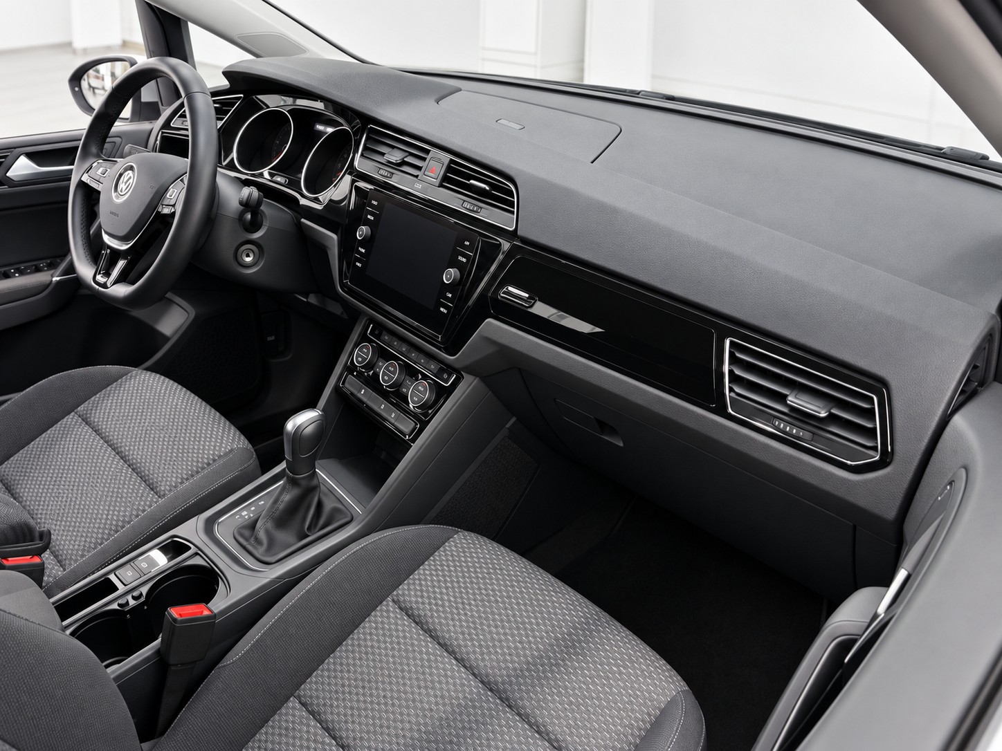 VW Touran 2.0 TDI BlueMotion Technology Comfortline DSG ** Frisch ab MFK & Service ** ACC ** Navi ** Sitzheizung **-image-2