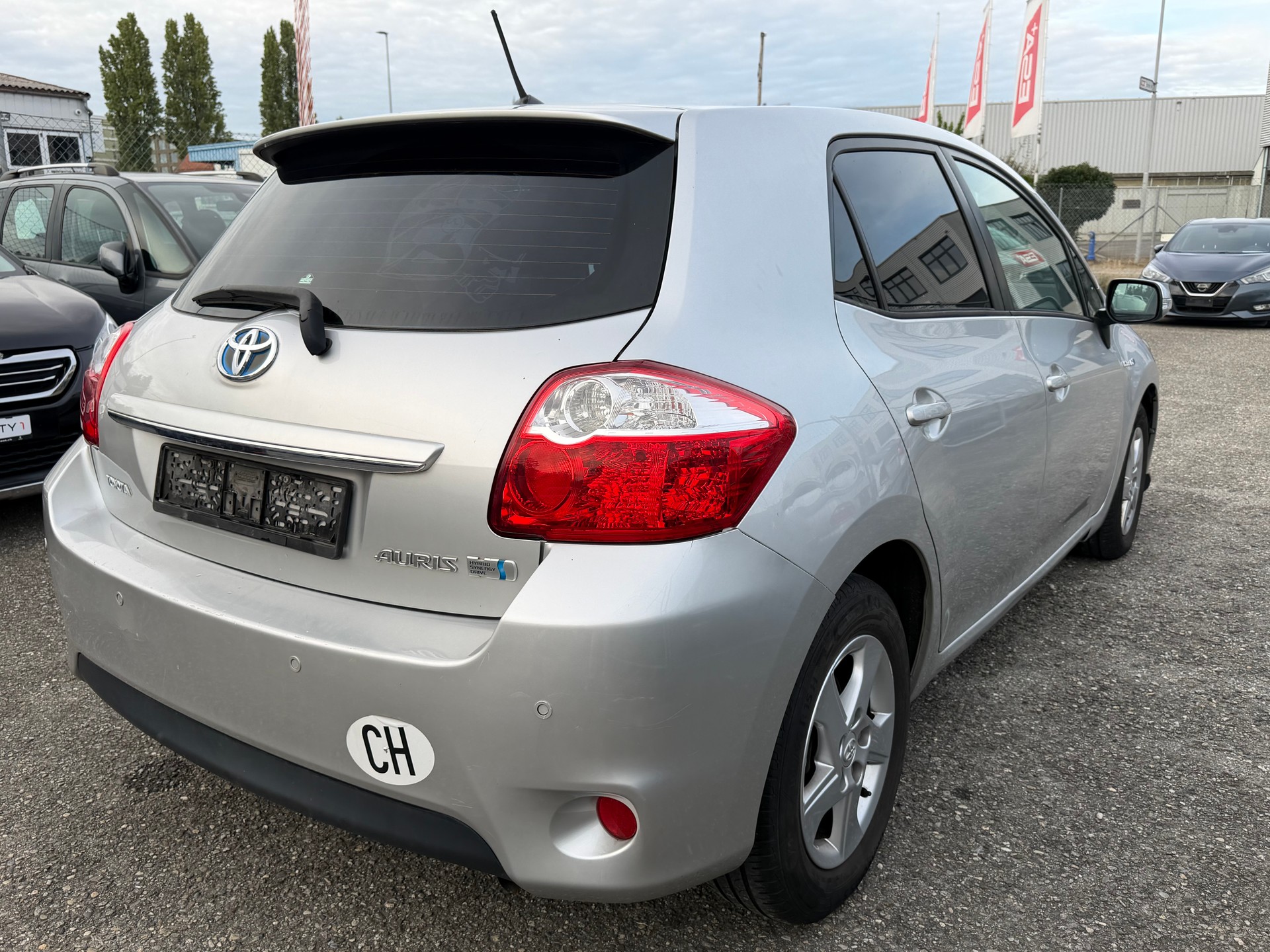 TOYOTA Auris 1.8 16V HSD Linea Luna-image-3