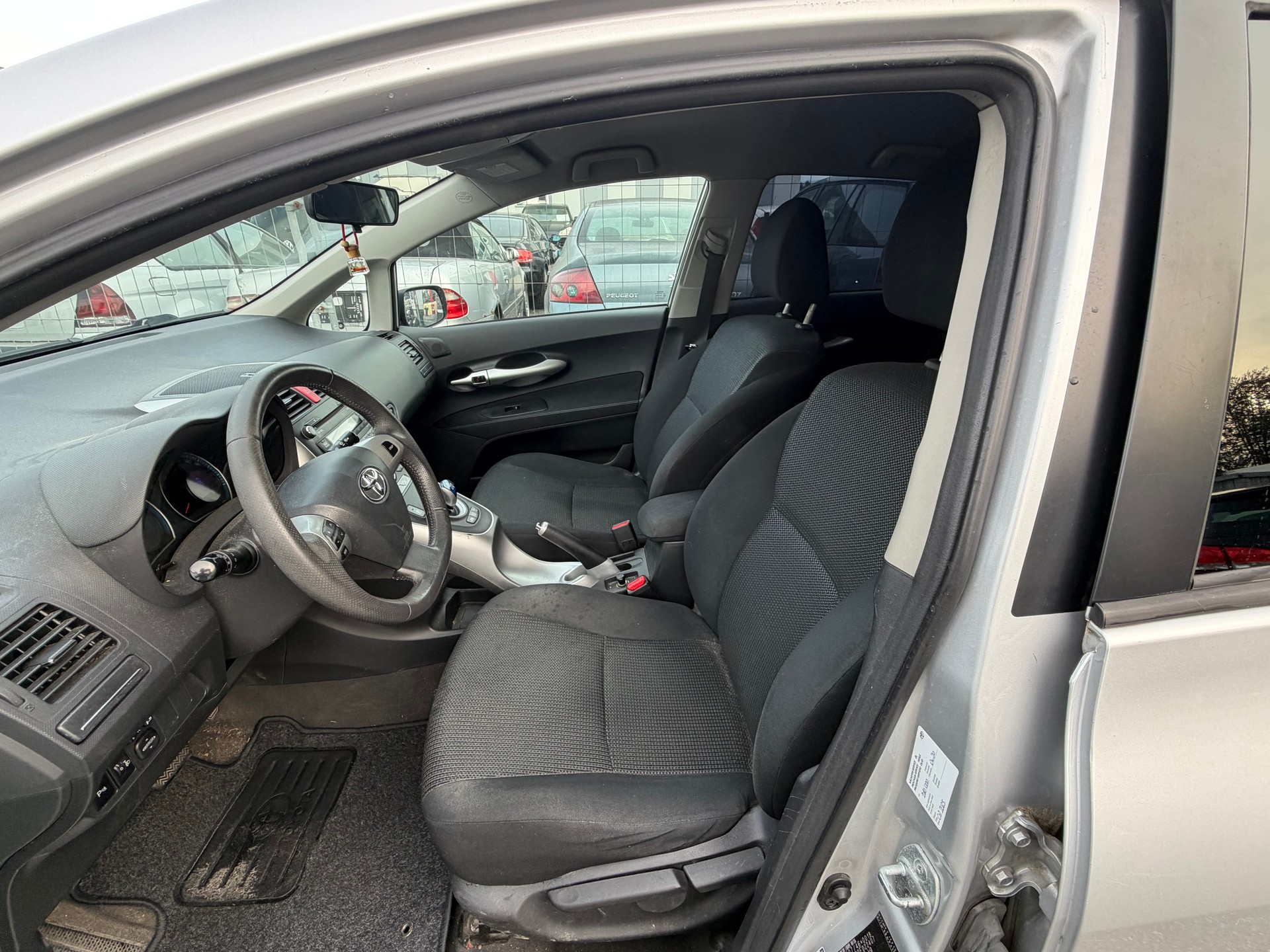 TOYOTA Auris 1.8 16V HSD Linea Luna-image-5