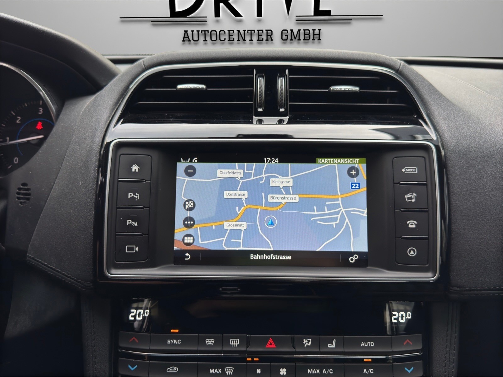 JAGUAR F-Pace 2.0d Portfolio AWD Automatik-image-13
