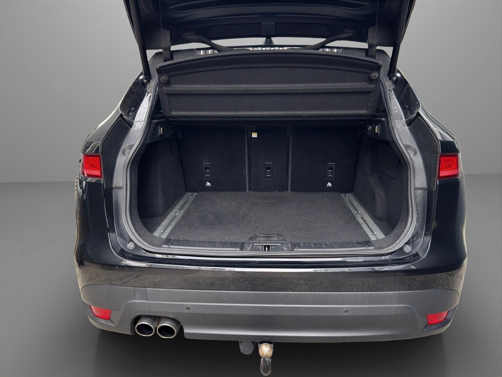 JAGUAR F-Pace 2.0d Portfolio AWD Automatik-image-11