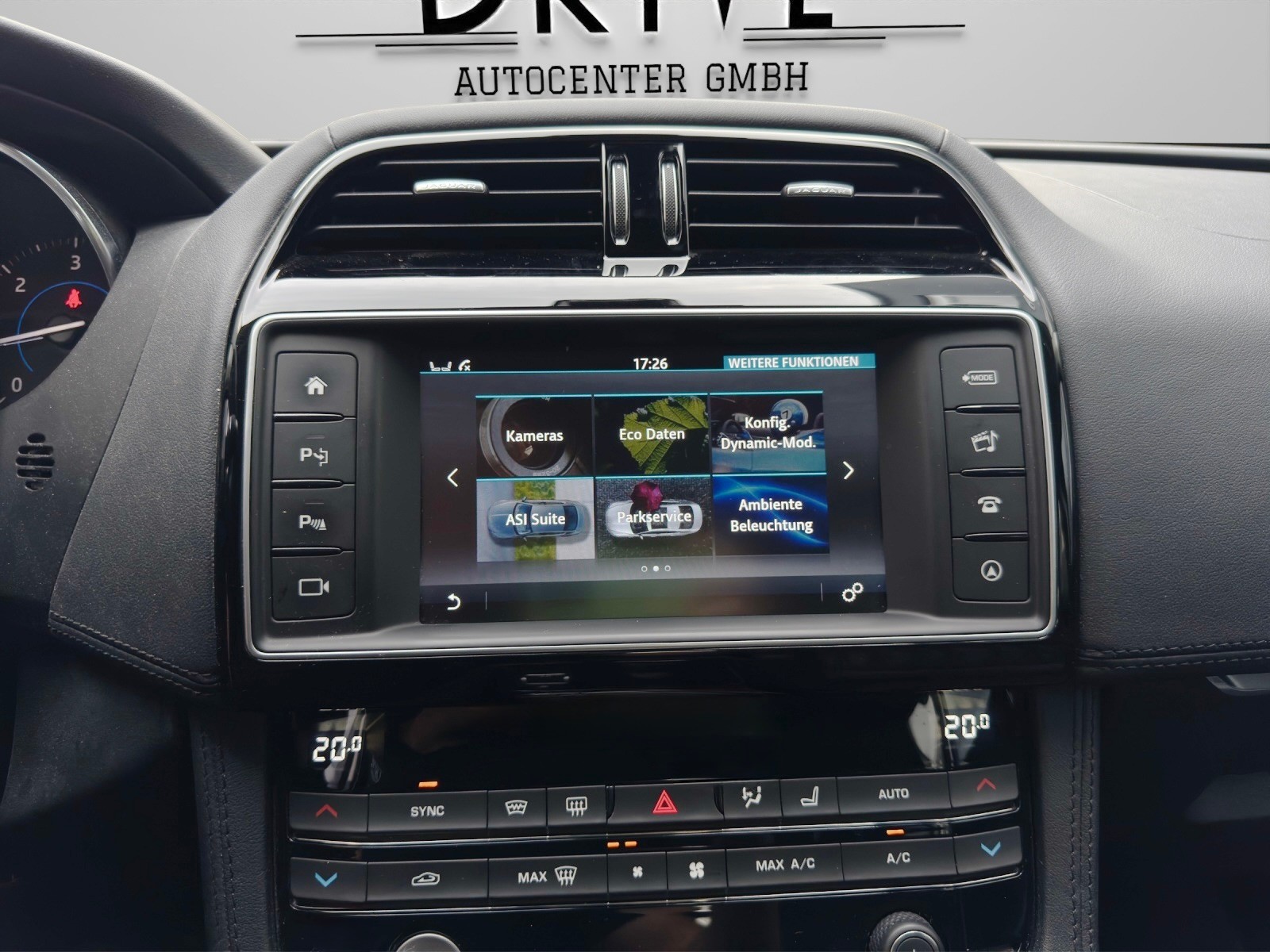 JAGUAR F-Pace 2.0d Portfolio AWD Automatik-image-15