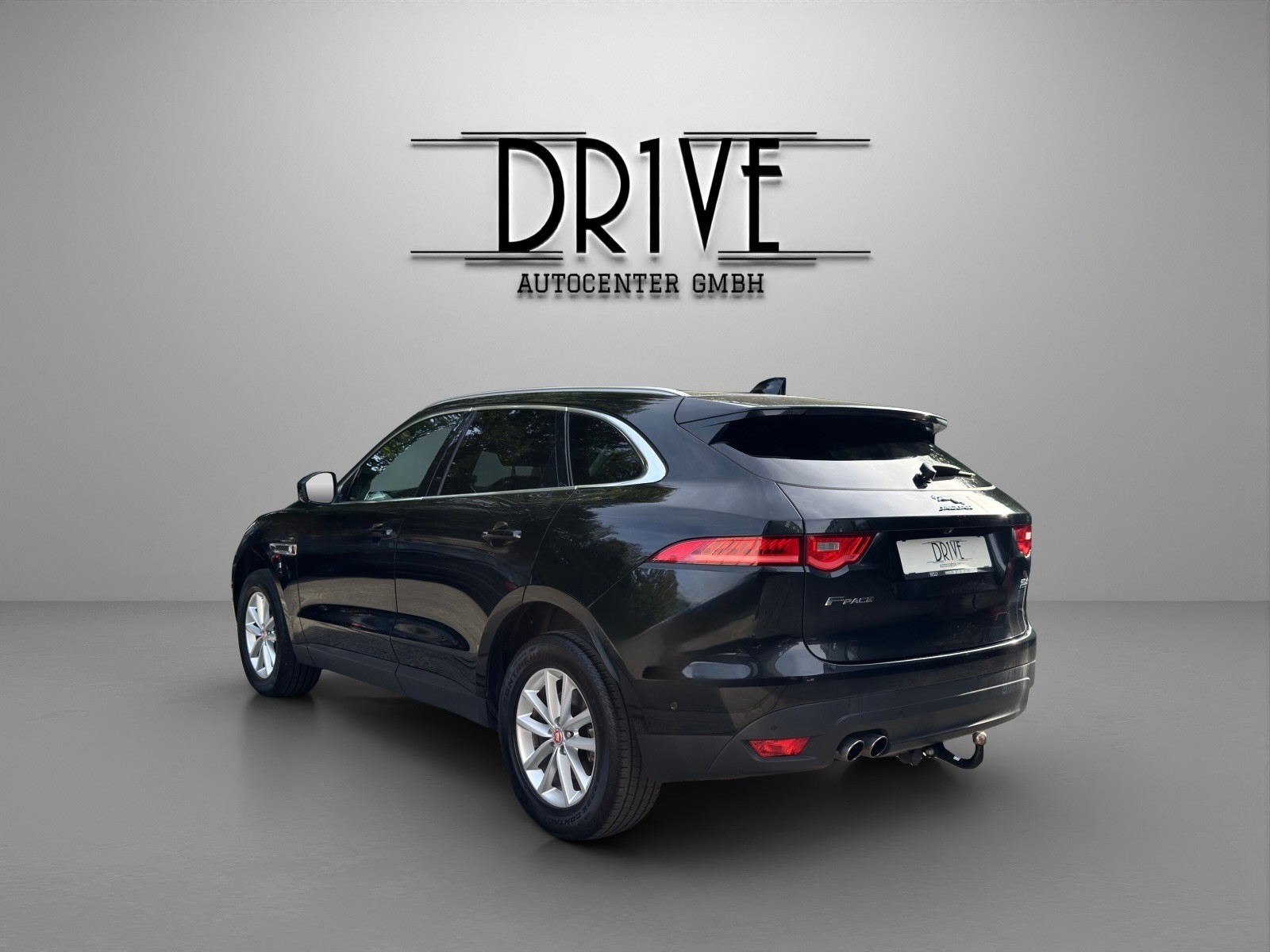 JAGUAR F-Pace 2.0d Portfolio AWD Automatik-image-6