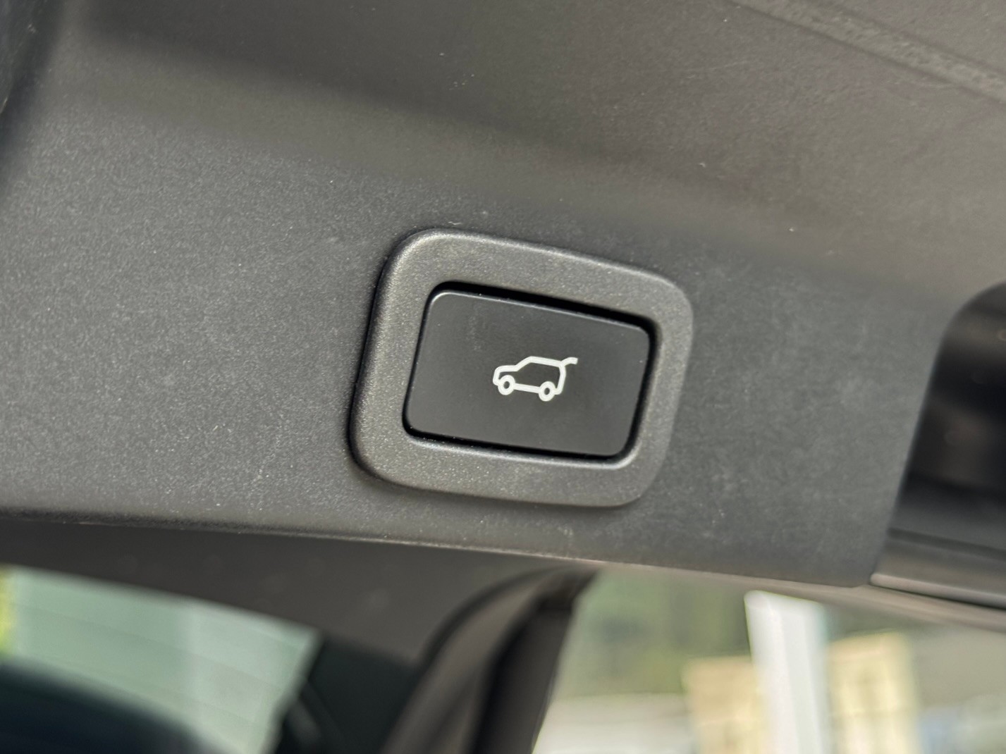 JAGUAR F-Pace 2.0d Portfolio AWD Automatik-image-26