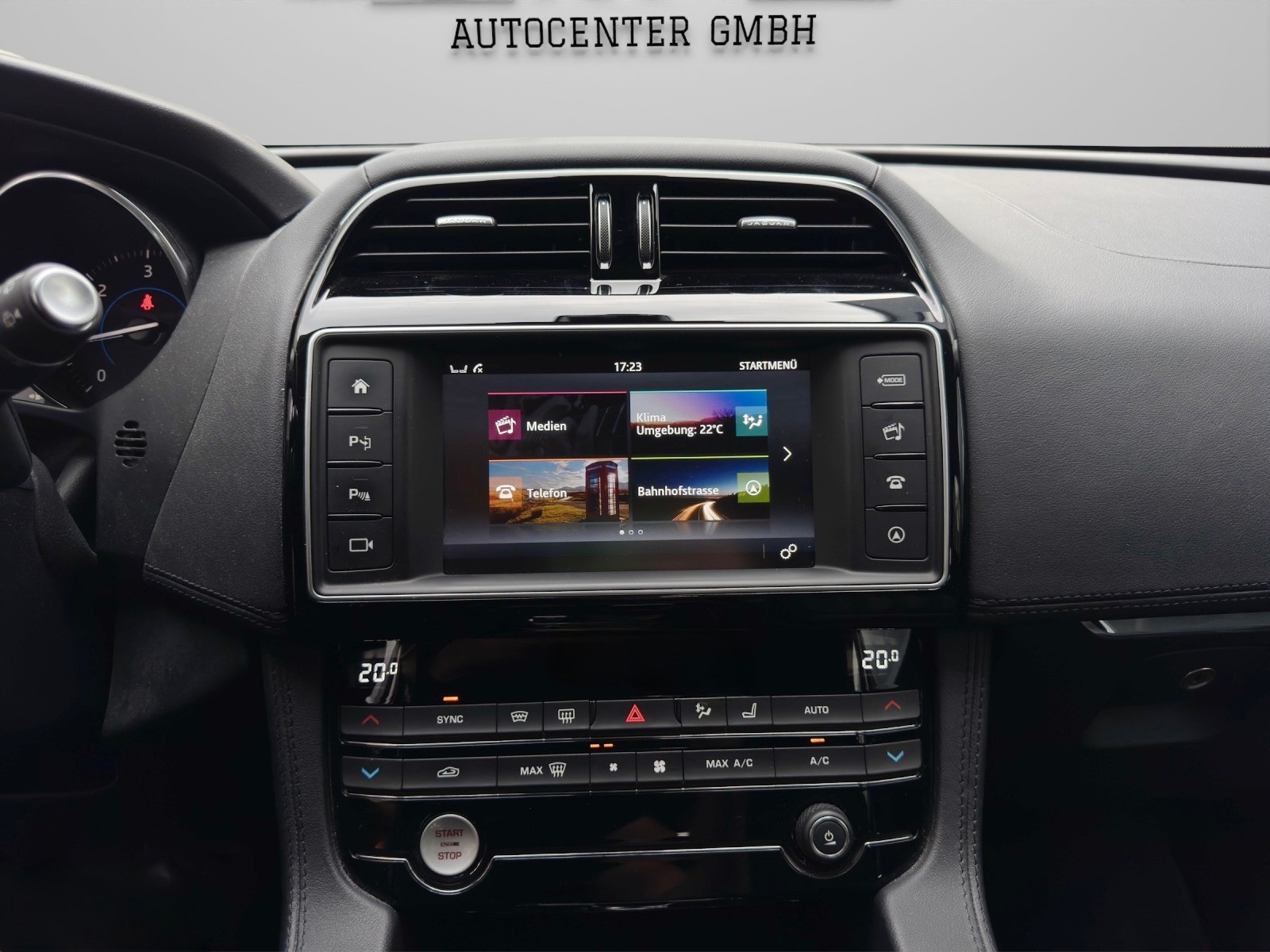 JAGUAR F-Pace 2.0d Portfolio AWD Automatik-image-12