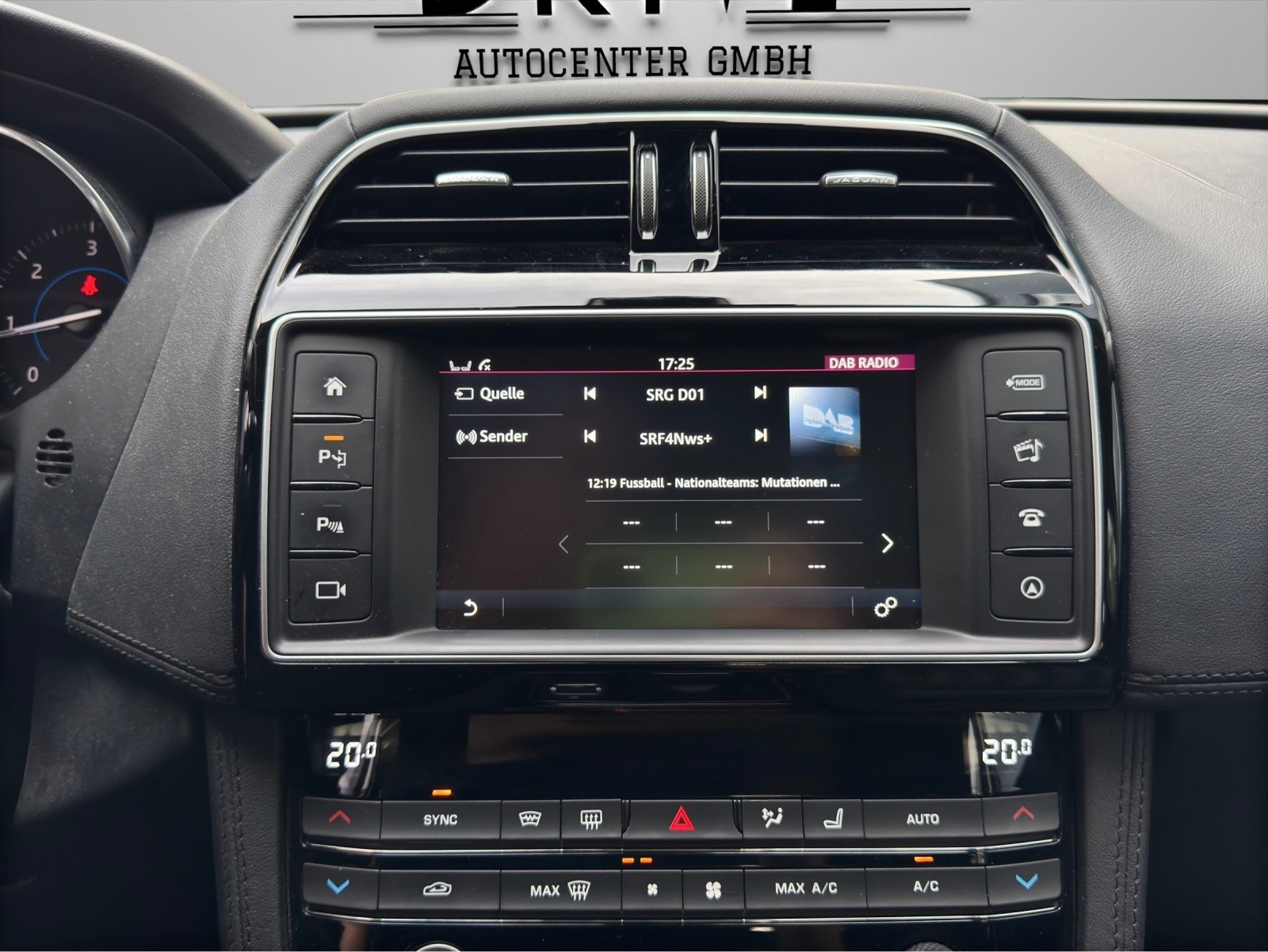 JAGUAR F-Pace 2.0d Portfolio AWD Automatik-image-17