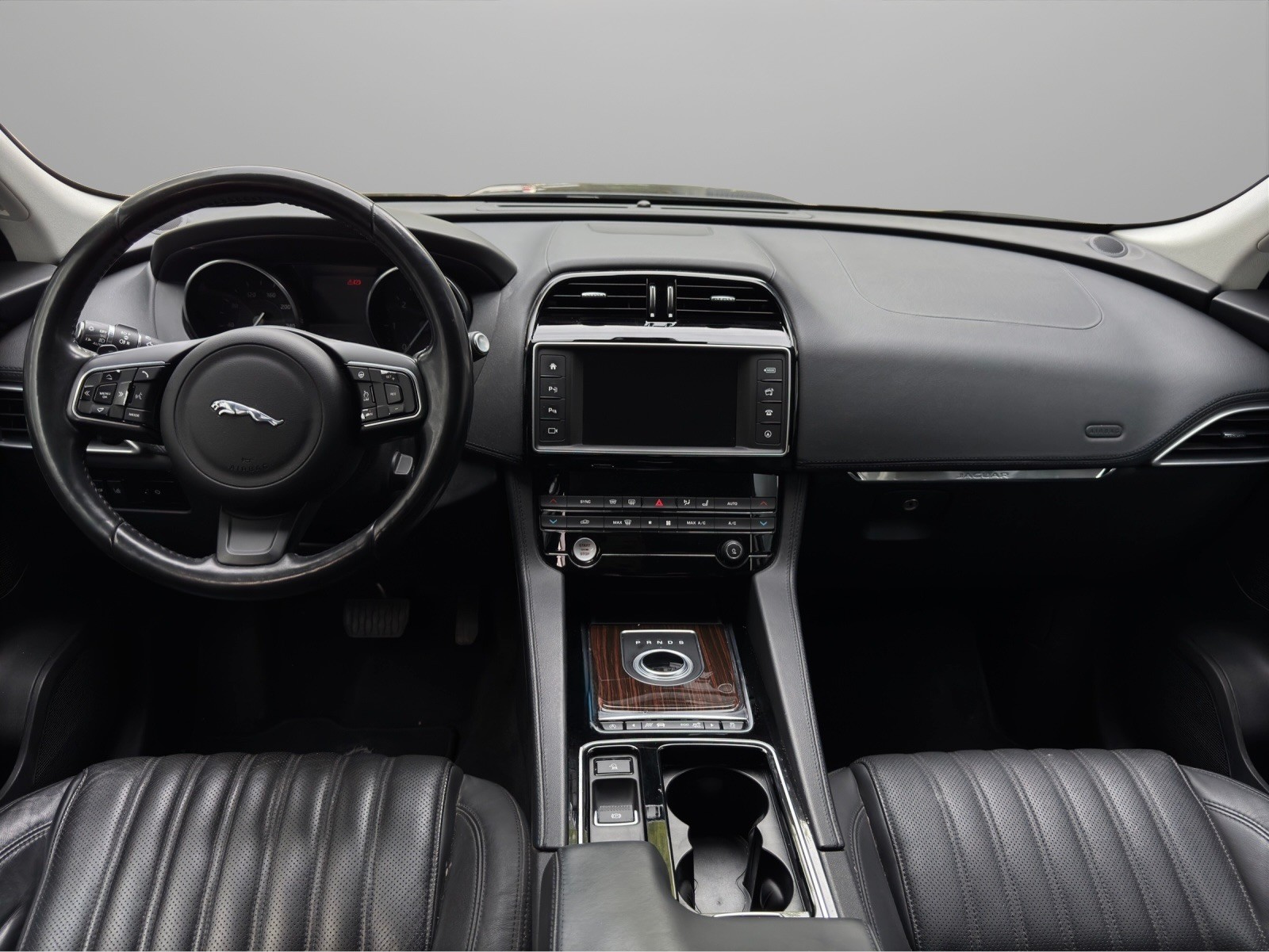JAGUAR F-Pace 2.0d Portfolio AWD Automatik-image-8