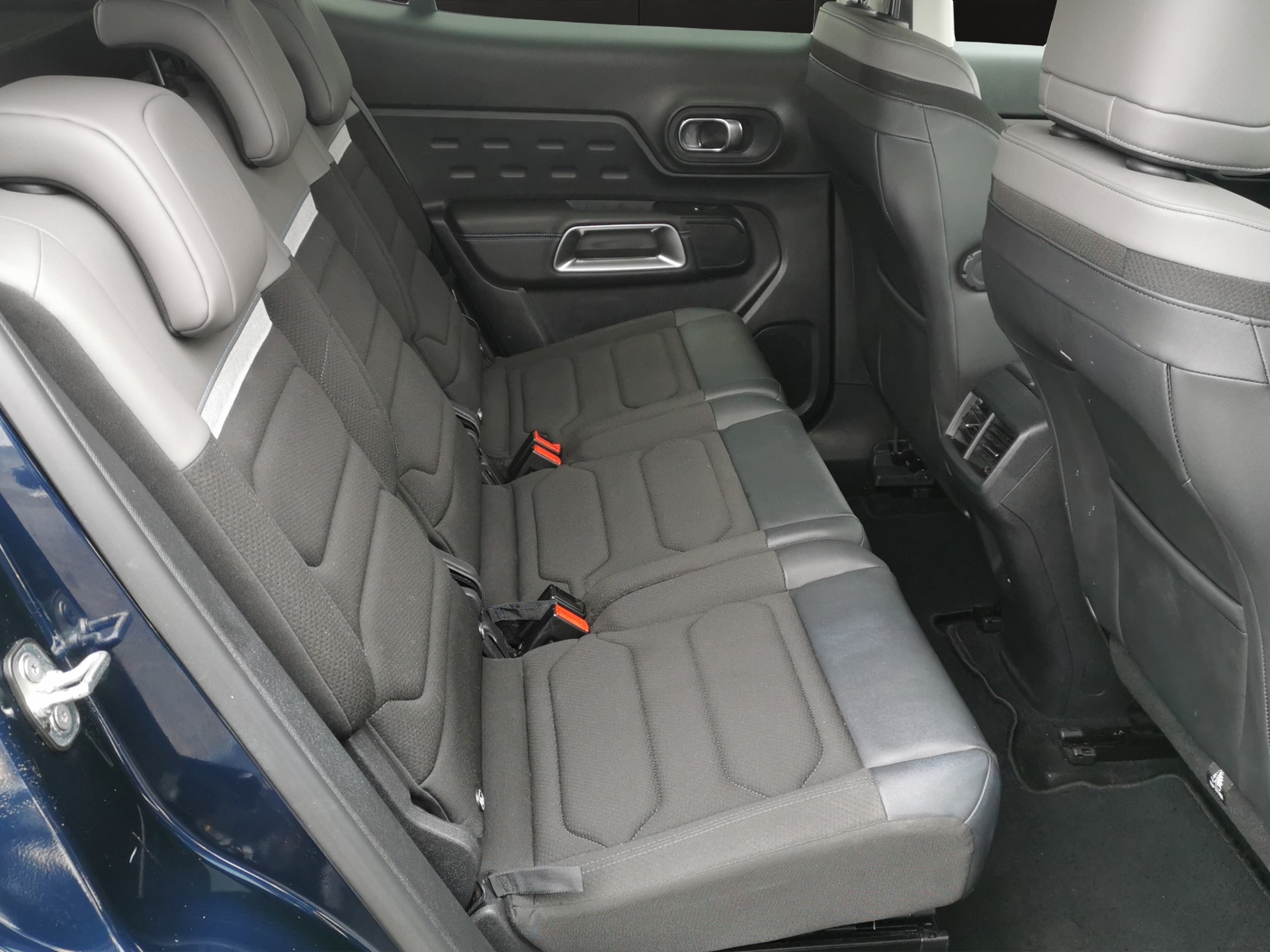 CITROEN C5 Aircross 1.6 PHEV Swiss Edition-image-12