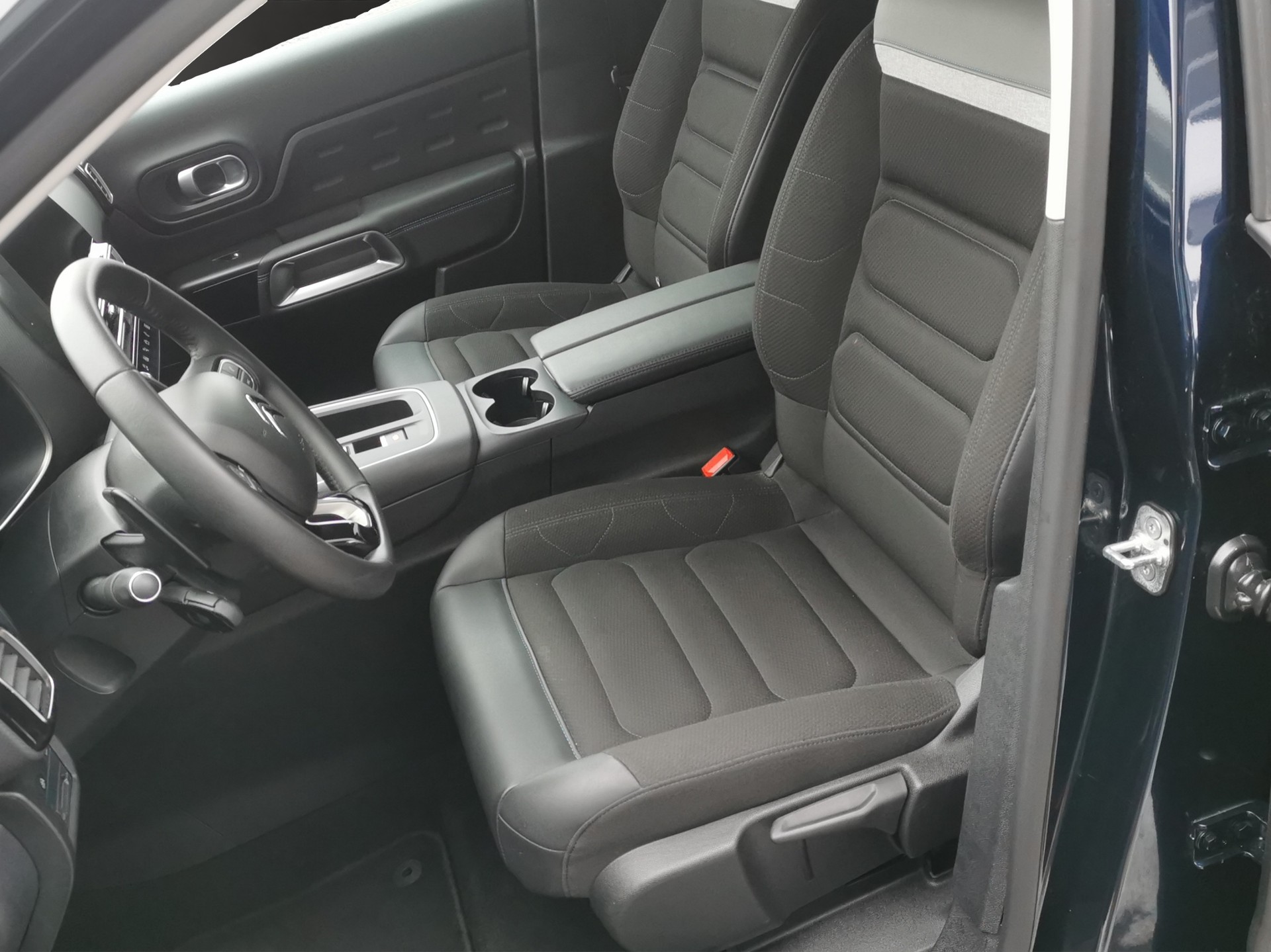 CITROEN C5 Aircross 1.6 PHEV Swiss Edition-image-6