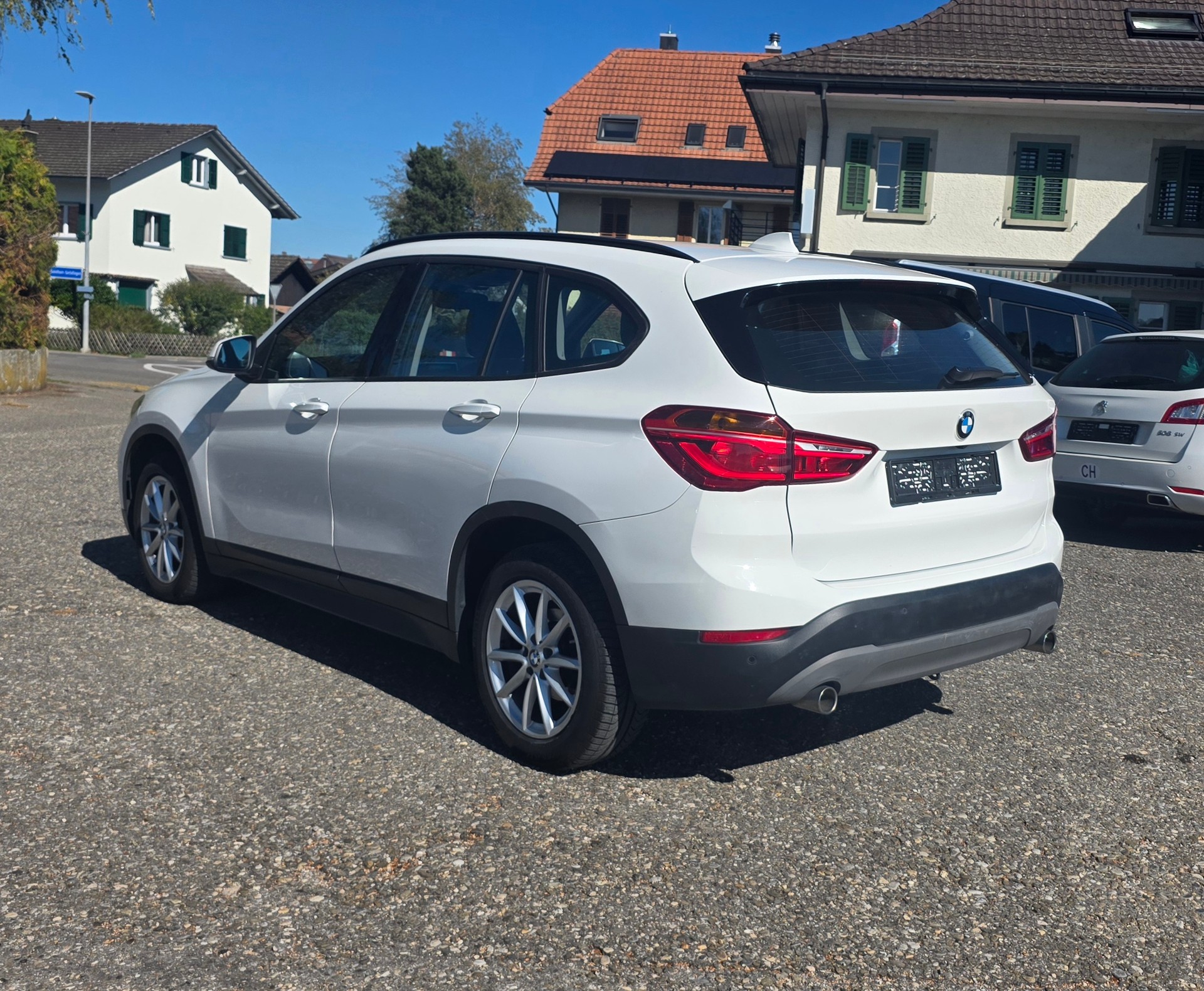 BMW X1 xDrive 18d Essential Edition Steptronic-image-4