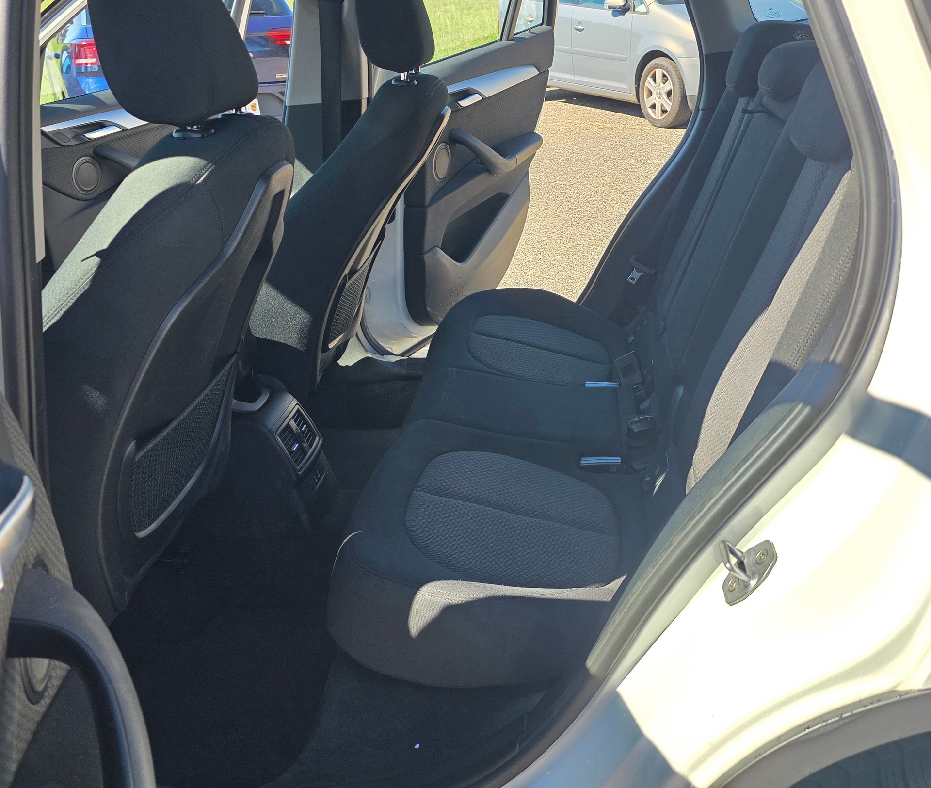 BMW X1 xDrive 18d Essential Edition Steptronic-image-8