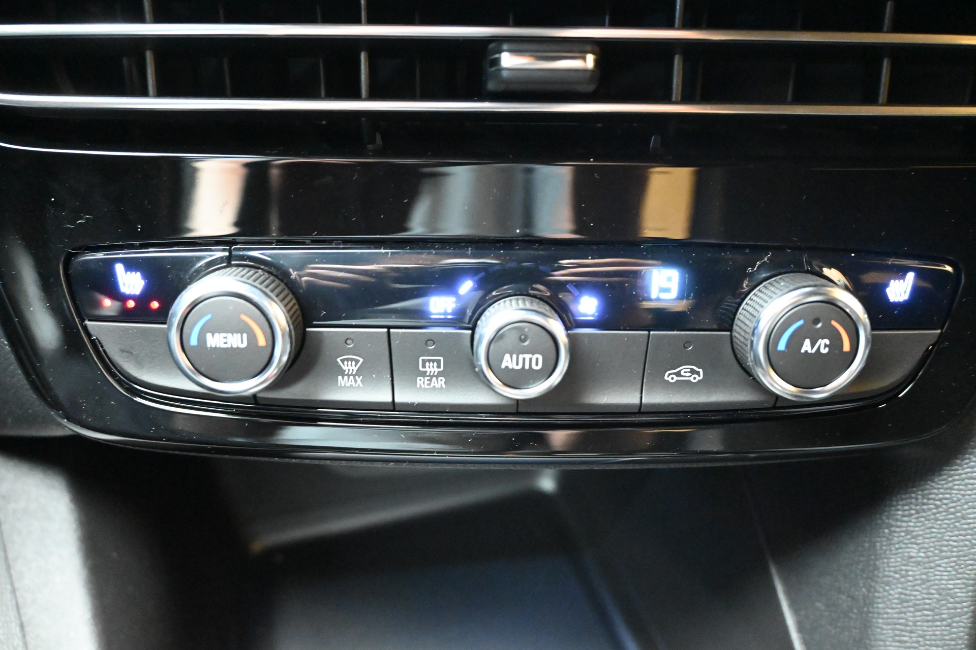 OPEL Mokka e Blitz-image-12