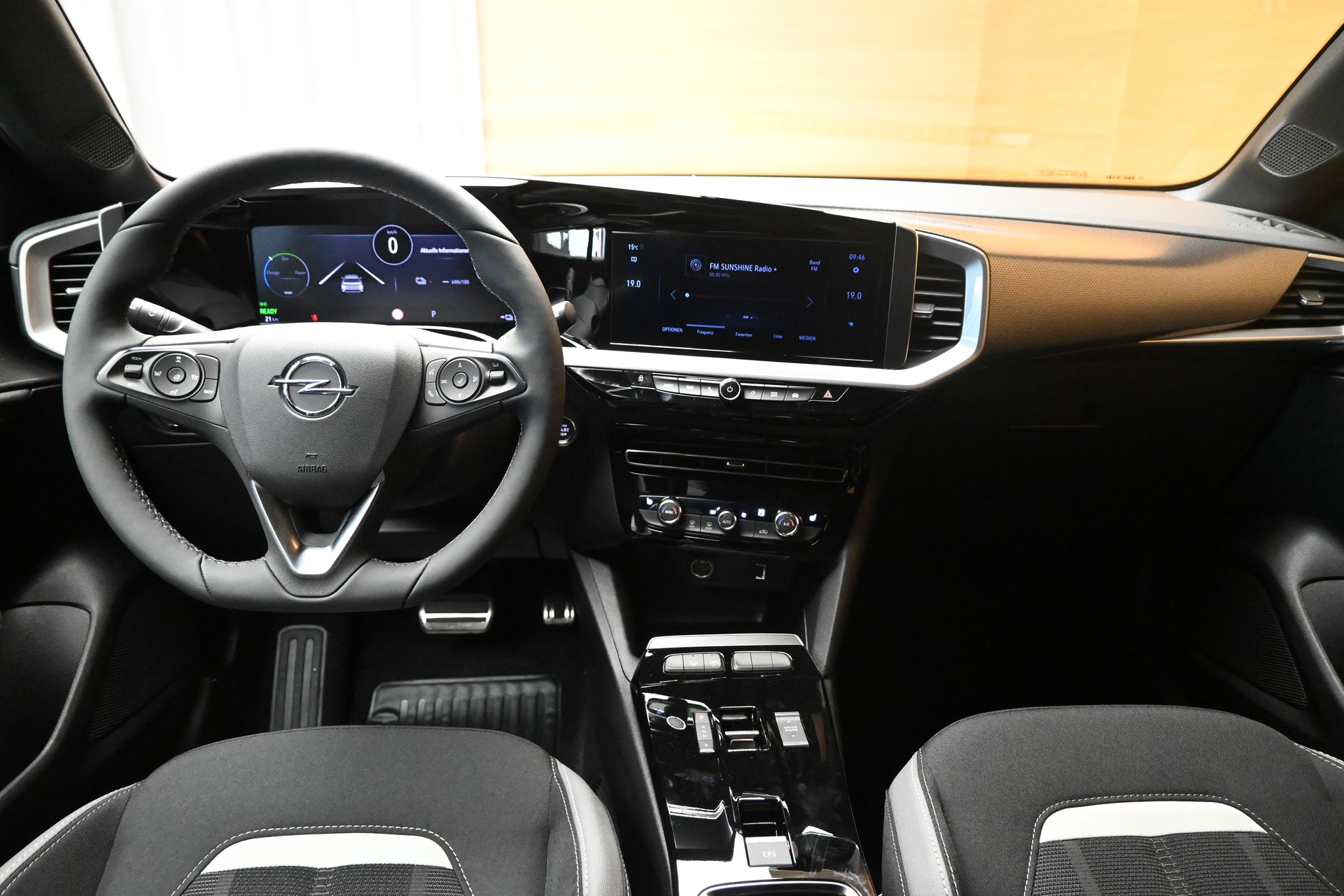 OPEL Mokka e Blitz-image-8