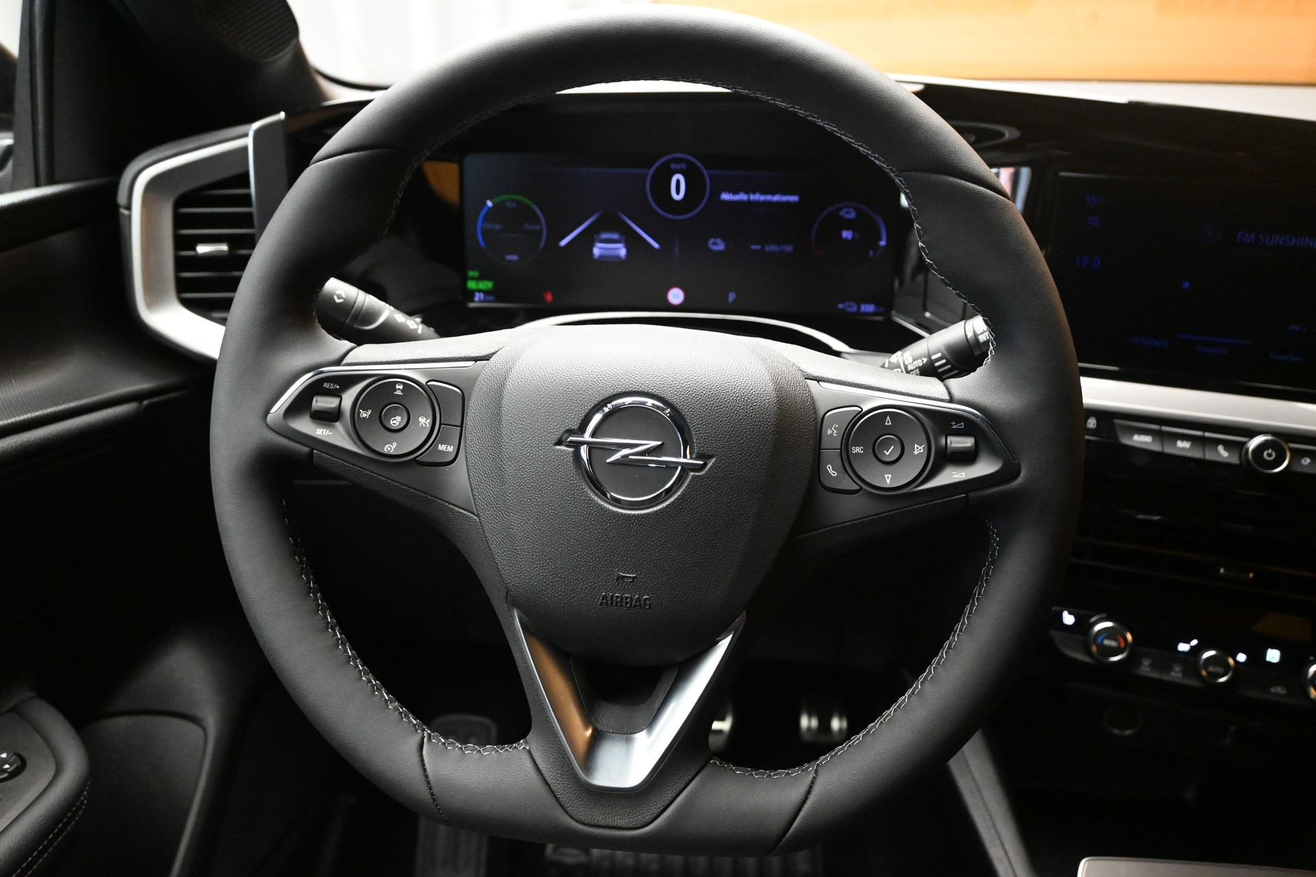 OPEL Mokka e Blitz-image-9