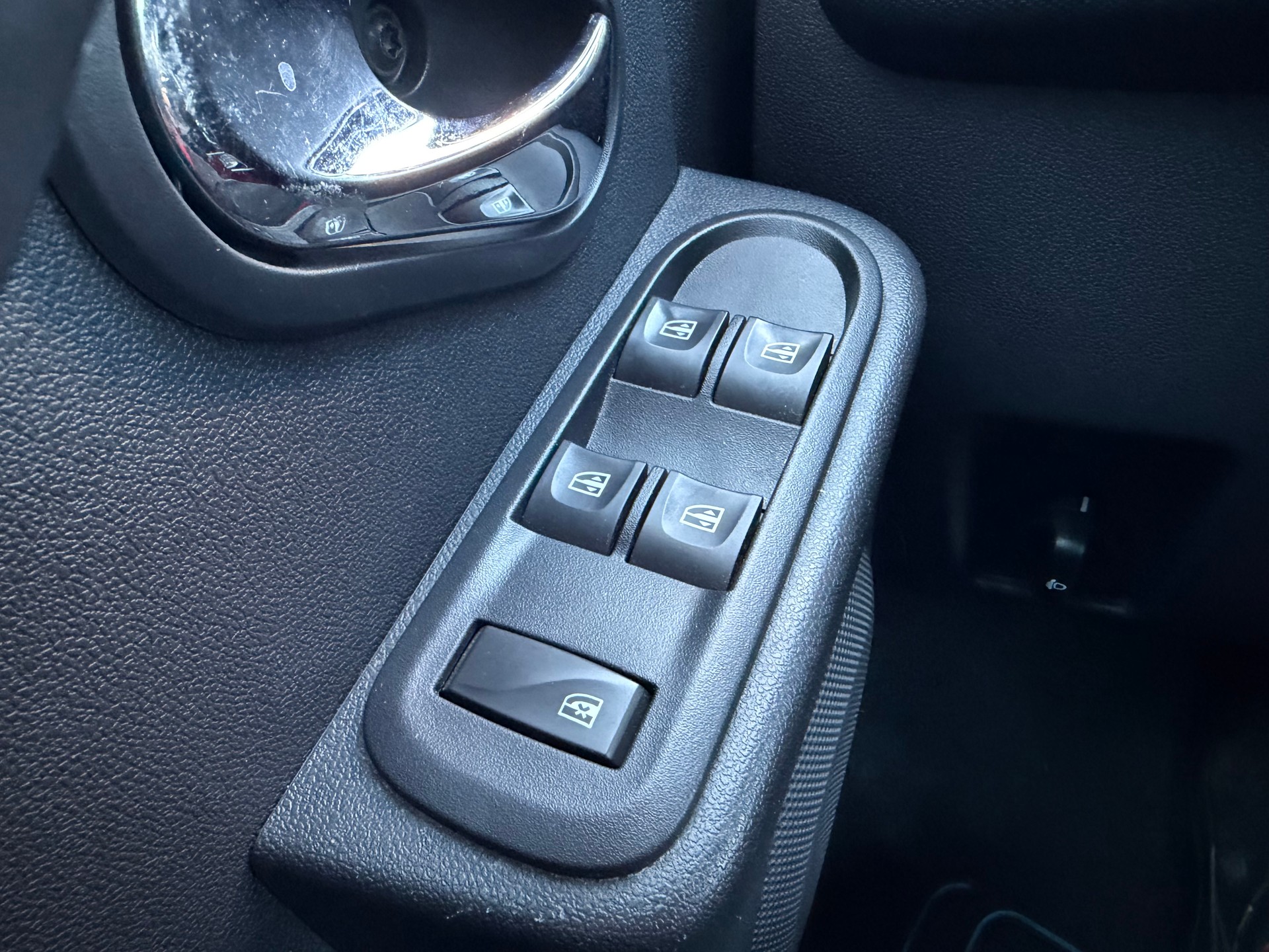 DACIA Duster 1.2 T Privilège 4x4-image-11