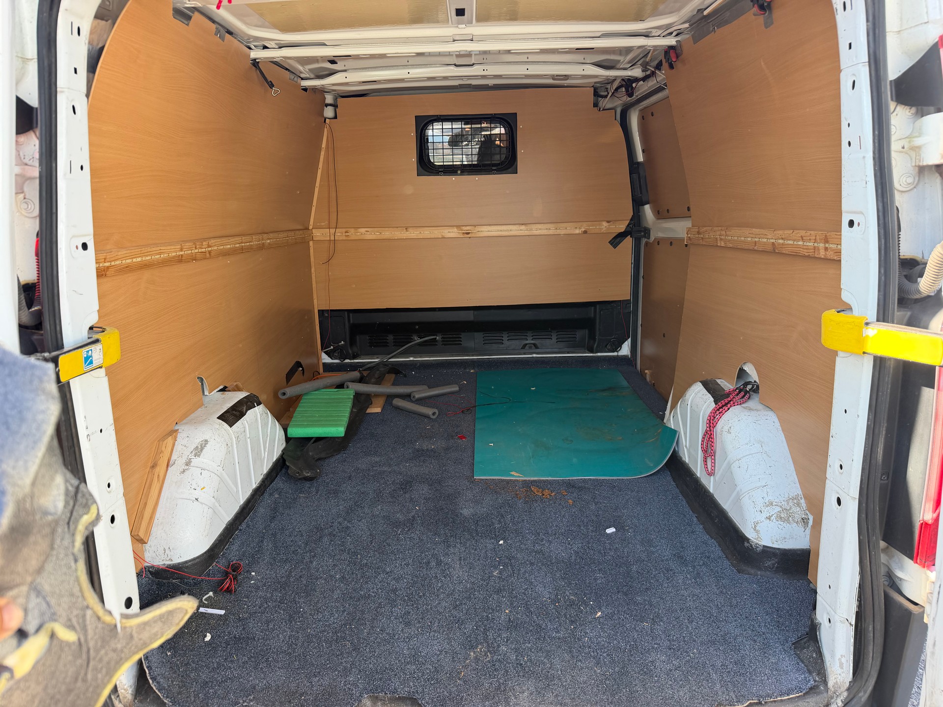 FORD Transit Custom Van 250 L1H1 Ambiente-image-8
