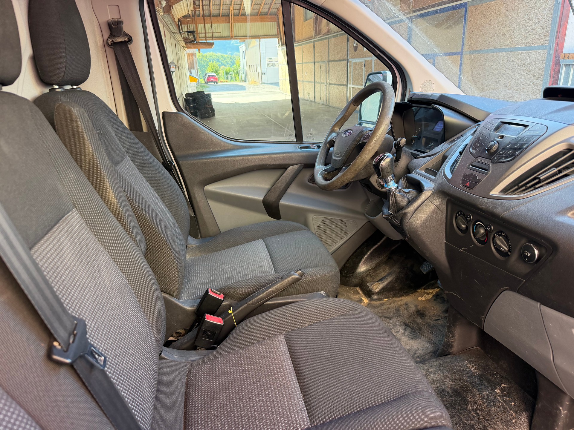 FORD Transit Custom Van 250 L1H1 Ambiente-image-6