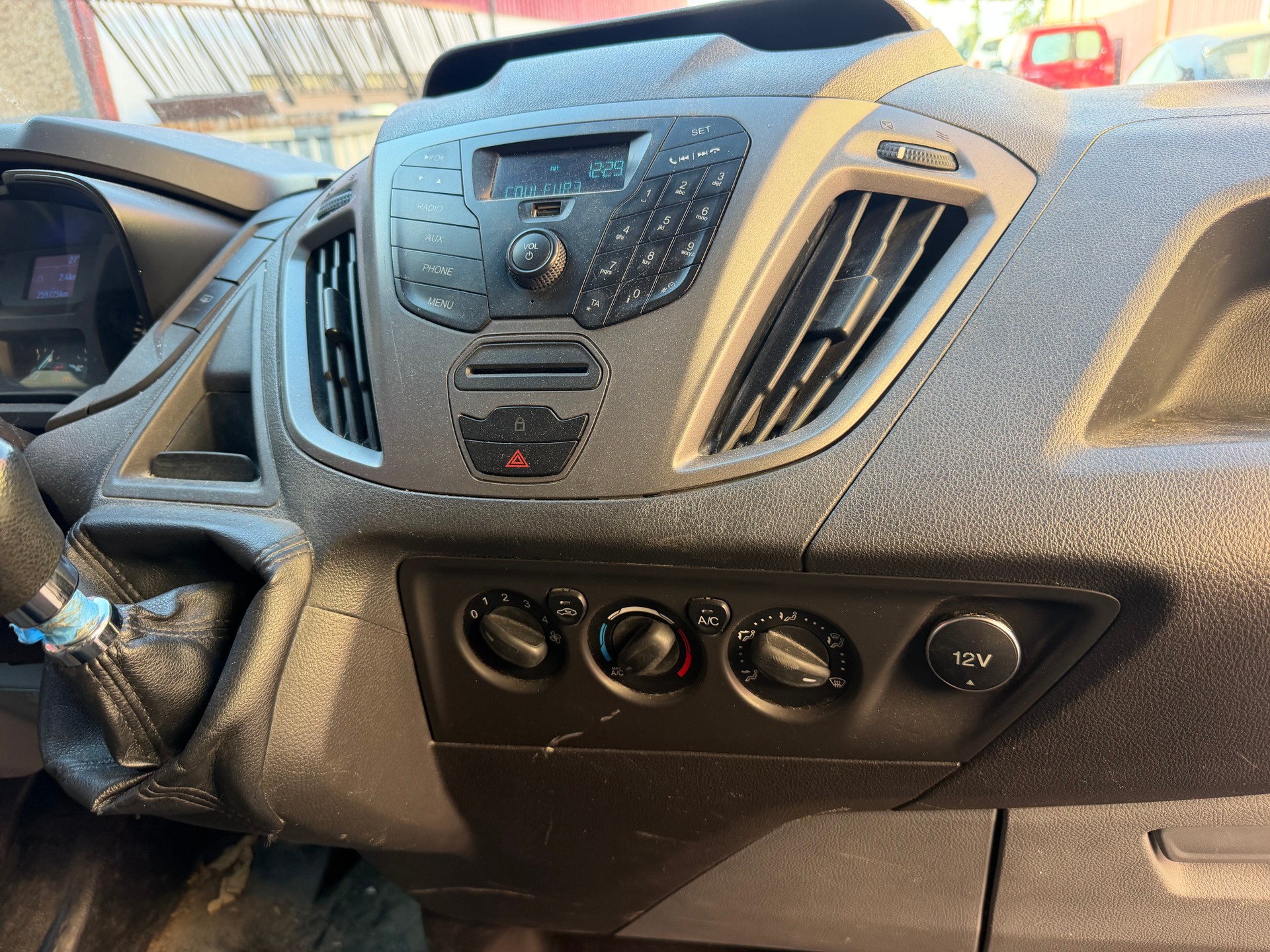FORD Transit Custom Van 250 L1H1 Ambiente-image-2