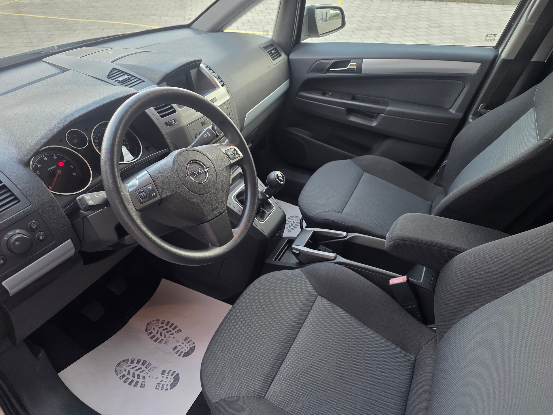 OPEL Zafira 1.8i 16V Enjoy-image-10