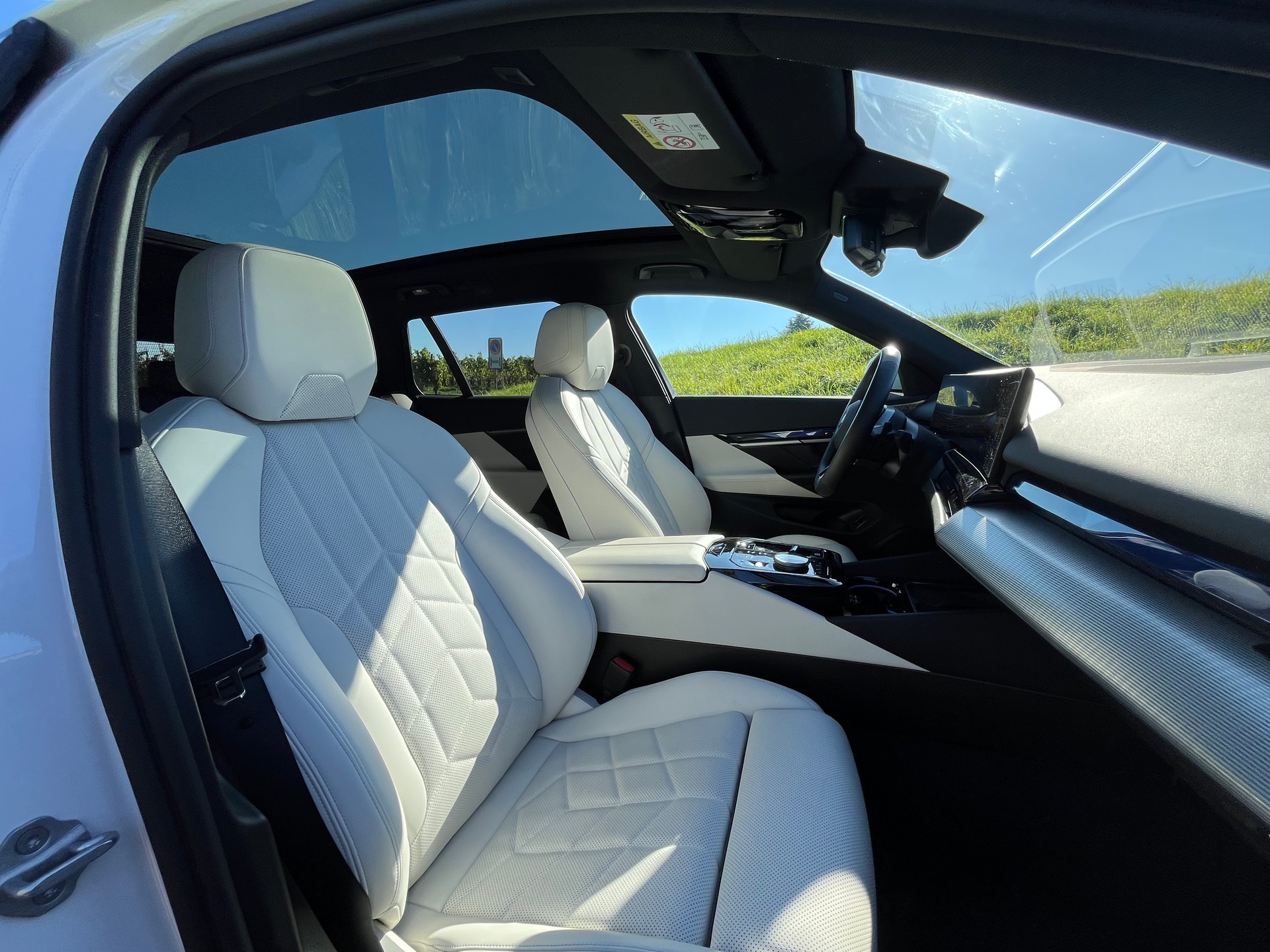 BMW 550e xDrive-image-3