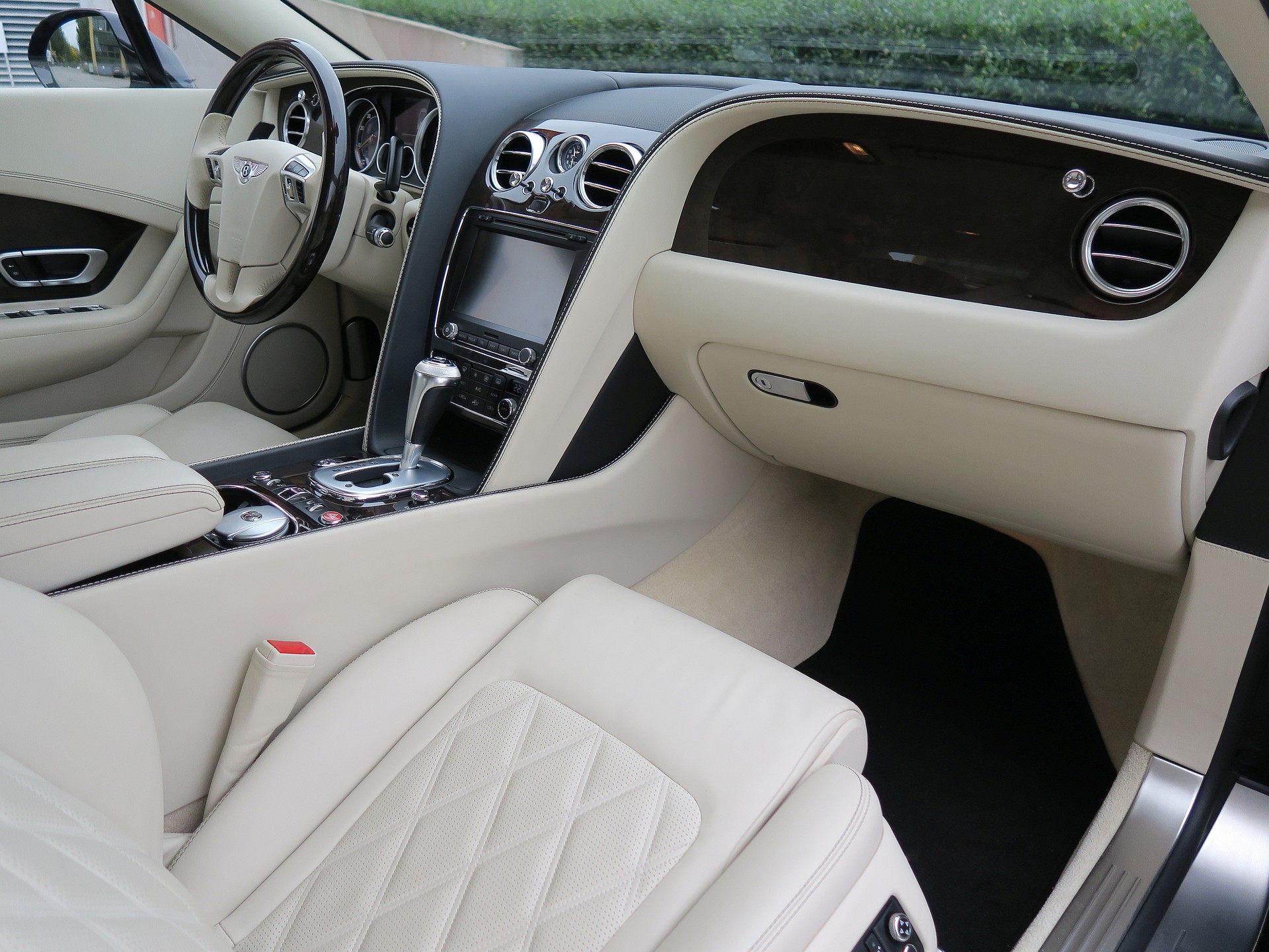 BENTLEY Continental GTC 6.0 W12-image-17