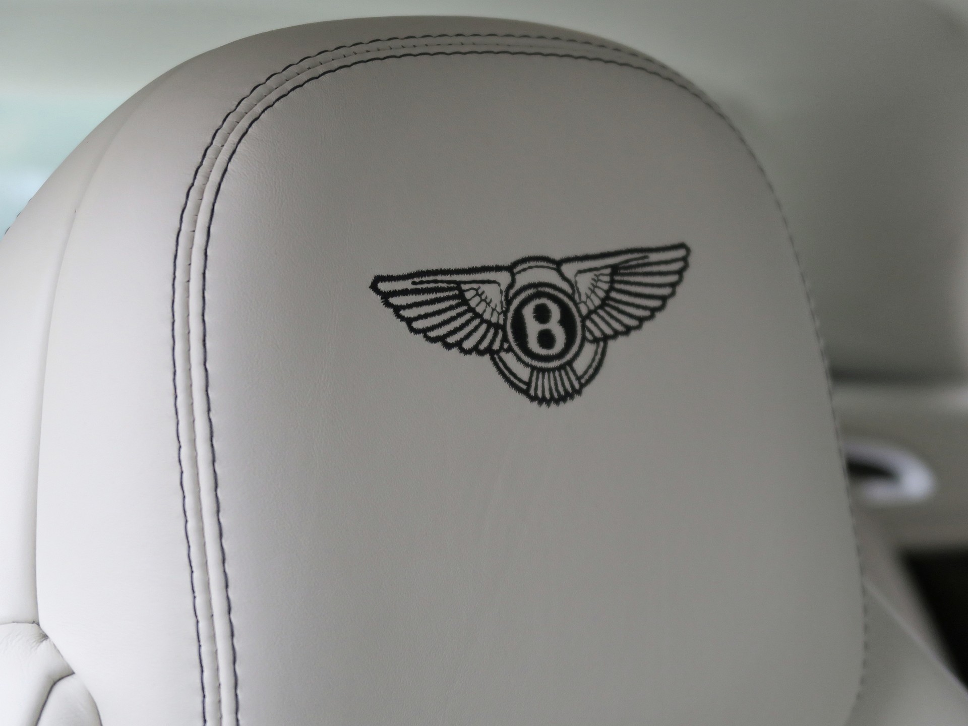 BENTLEY Continental GTC 6.0 W12-image-26