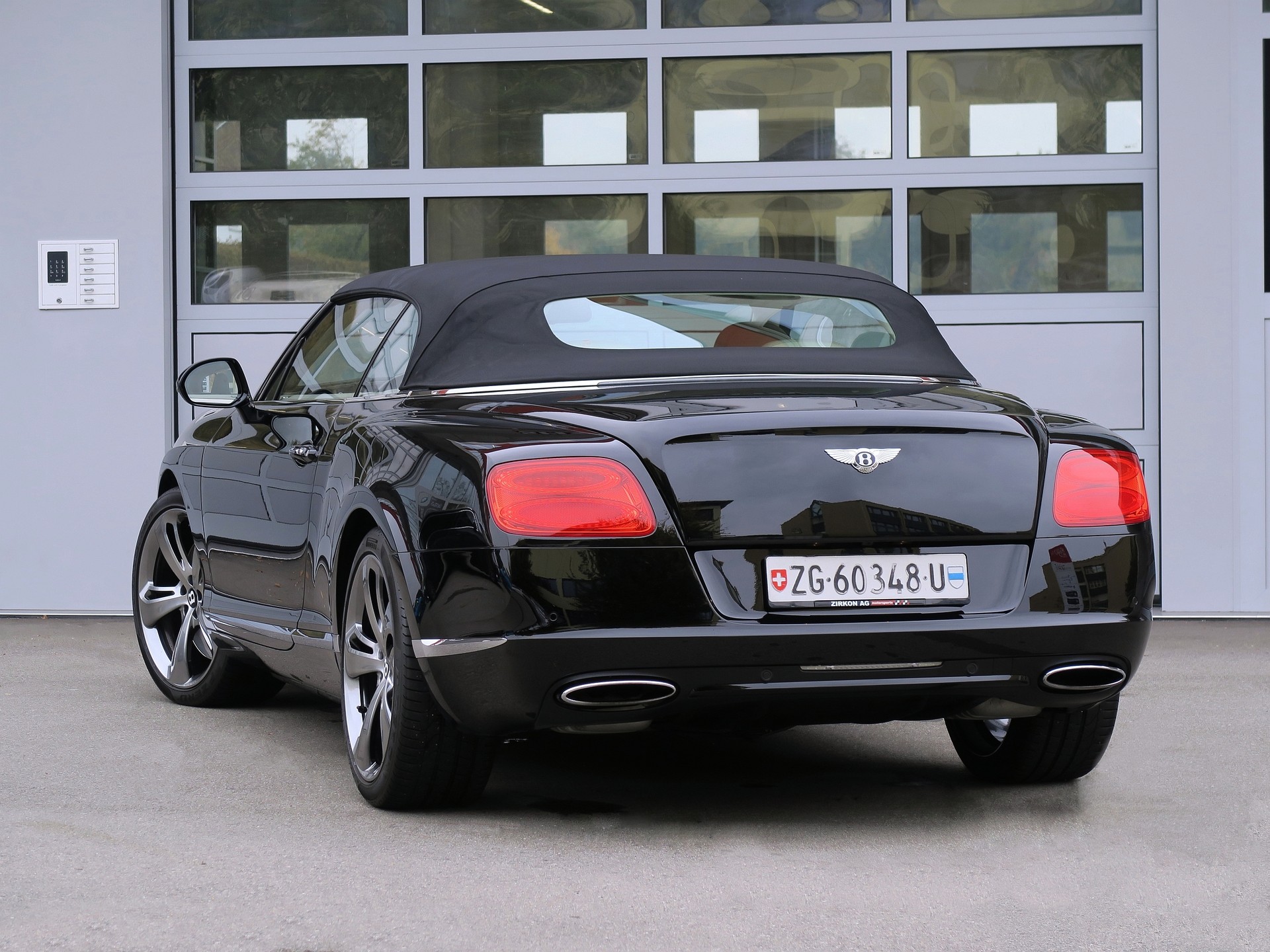 BENTLEY Continental GTC 6.0 W12-image-12