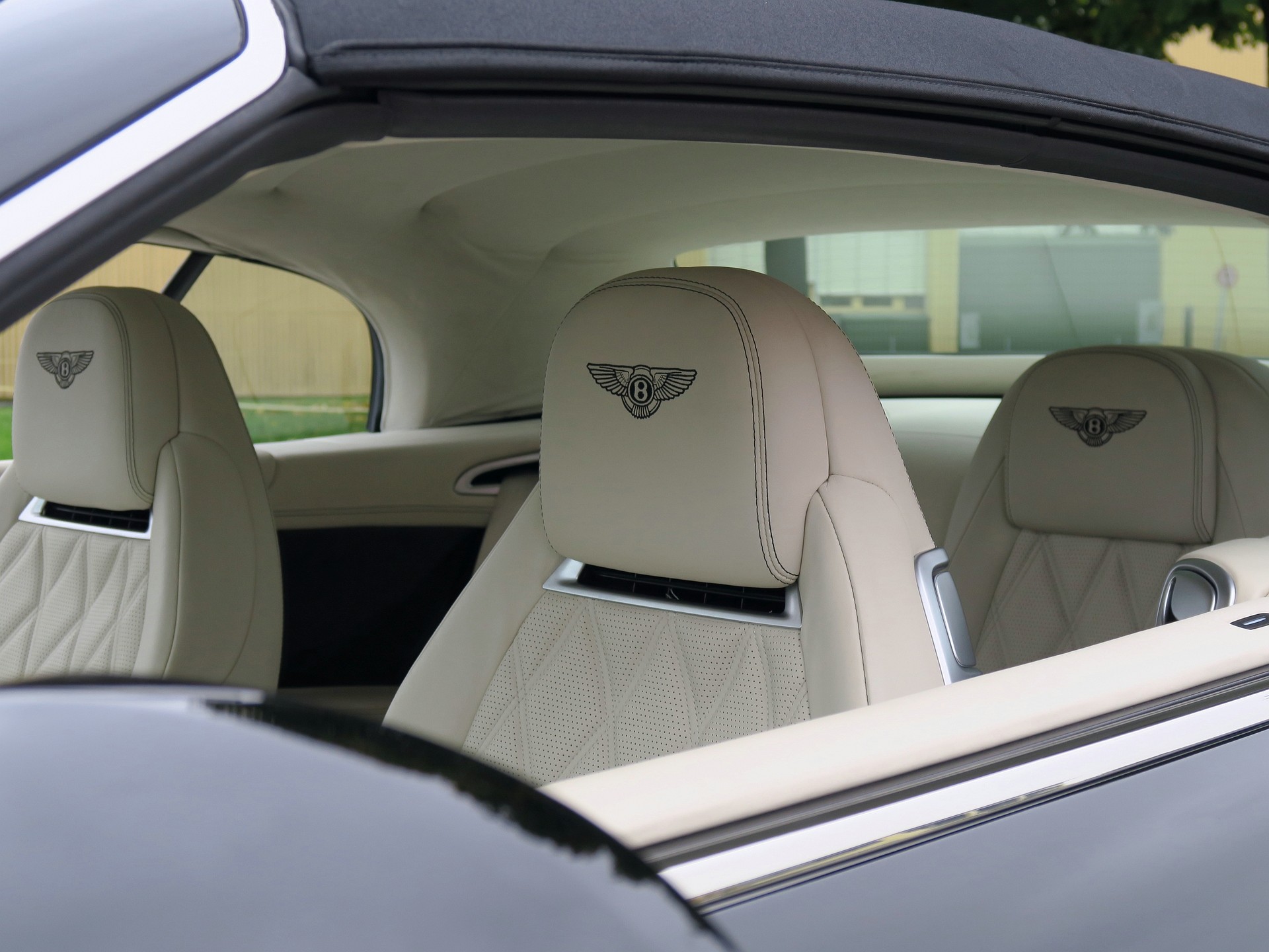BENTLEY Continental GTC 6.0 W12-image-22